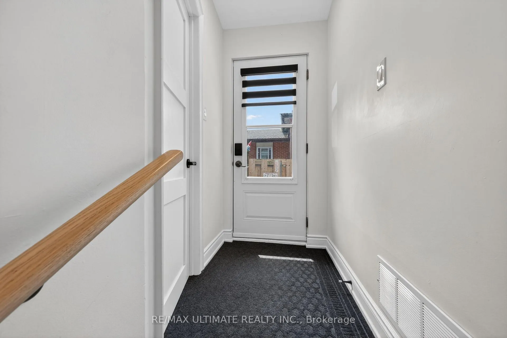 Photo 4 of Unit Basement, 818 Krosno Boulevard, Pickering, Bay Ridges — HOMEH