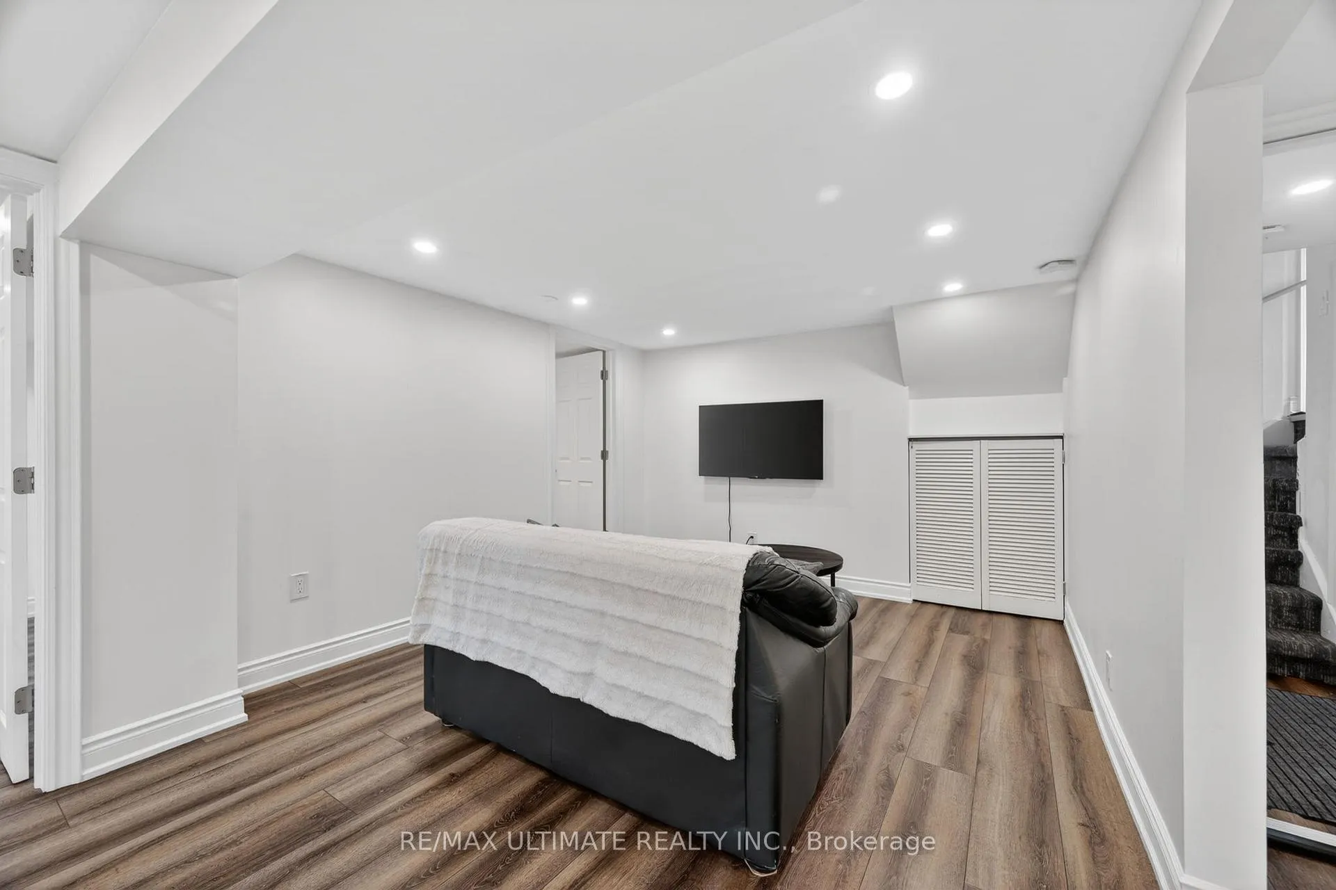 Photo 6 of Unit Basement, 818 Krosno Boulevard, Pickering, Bay Ridges — HOMEH