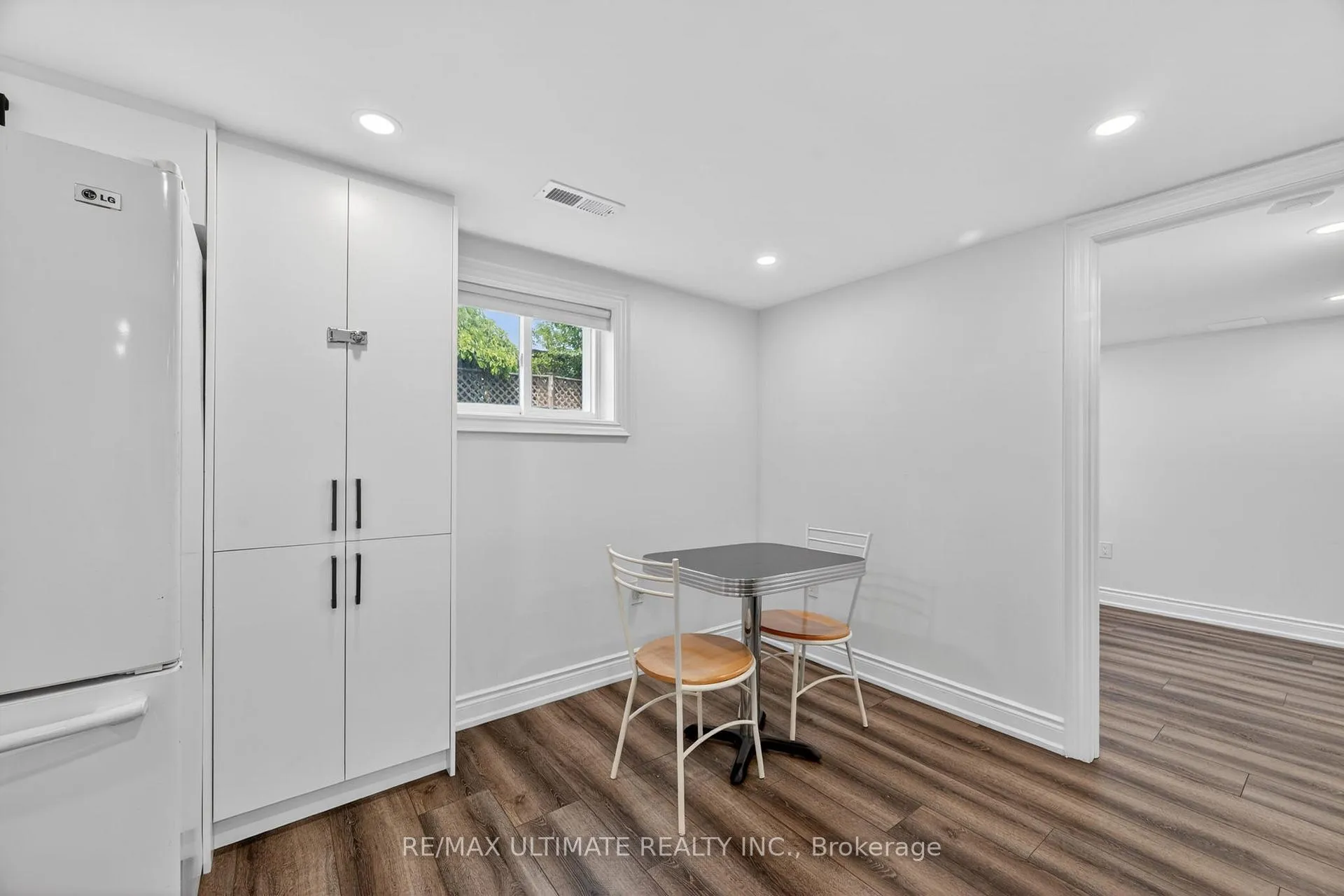 Photo 8 of Unit Basement, 818 Krosno Boulevard, Pickering, Bay Ridges — HOMEH