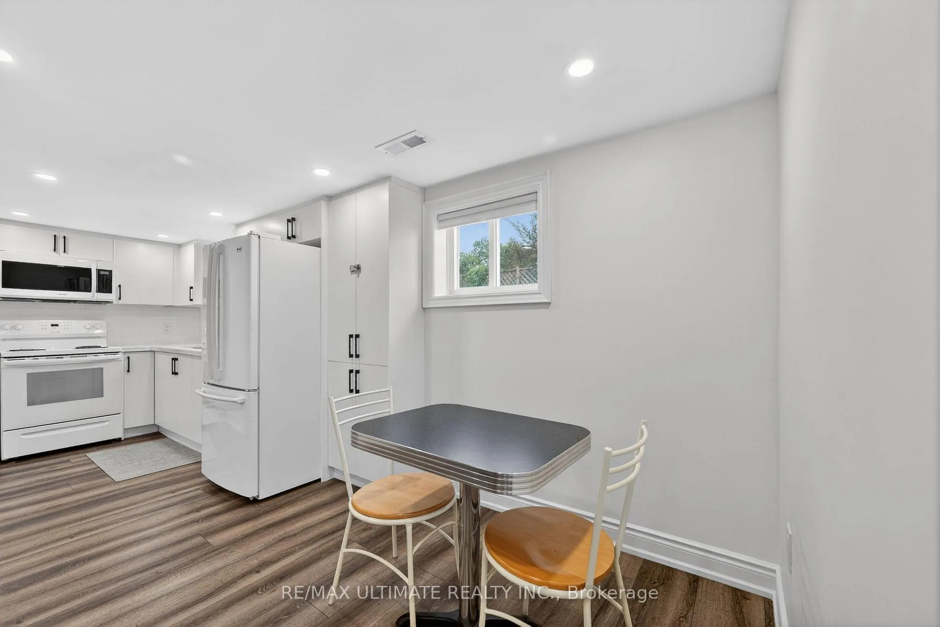 Photo 10 of Unit Basement, 818 Krosno Boulevard, Pickering, Bay Ridges — HOMEH