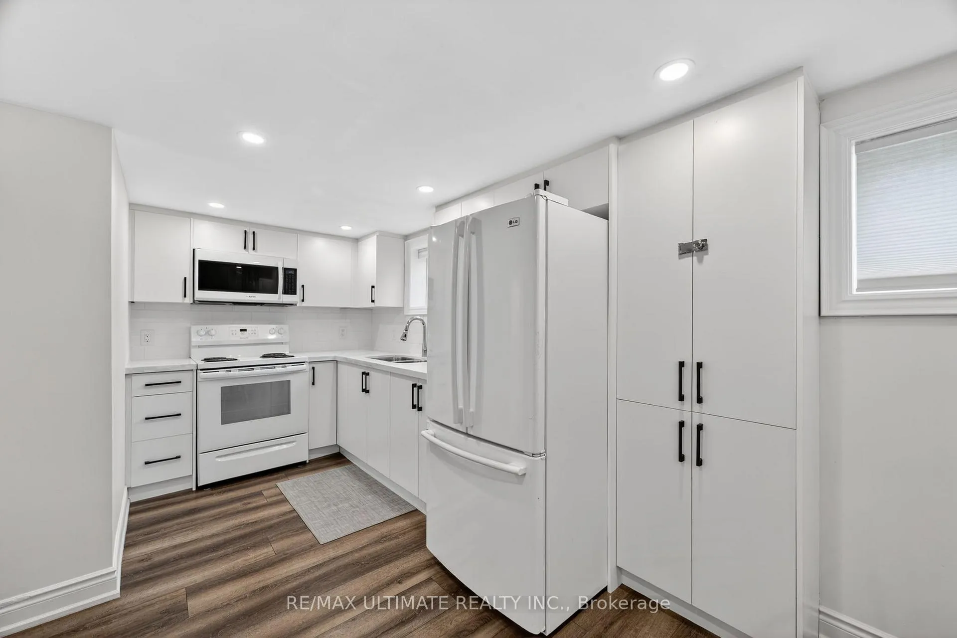 Photo 11 of Unit Basement, 818 Krosno Boulevard, Pickering, Bay Ridges — HOMEH
