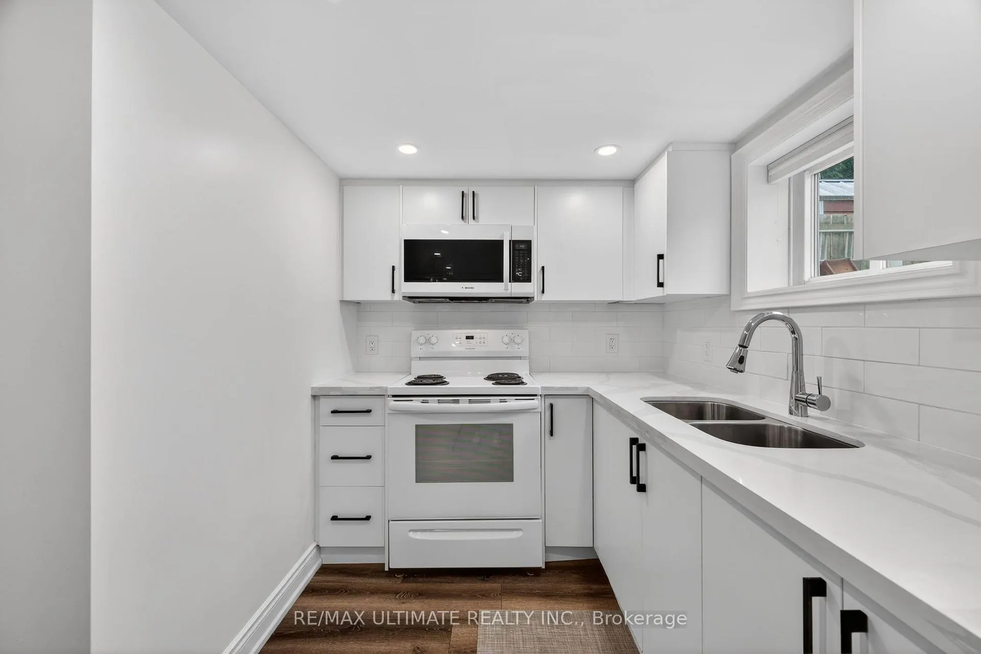 Photo 12 of Unit Basement, 818 Krosno Boulevard, Pickering, Bay Ridges — HOMEH