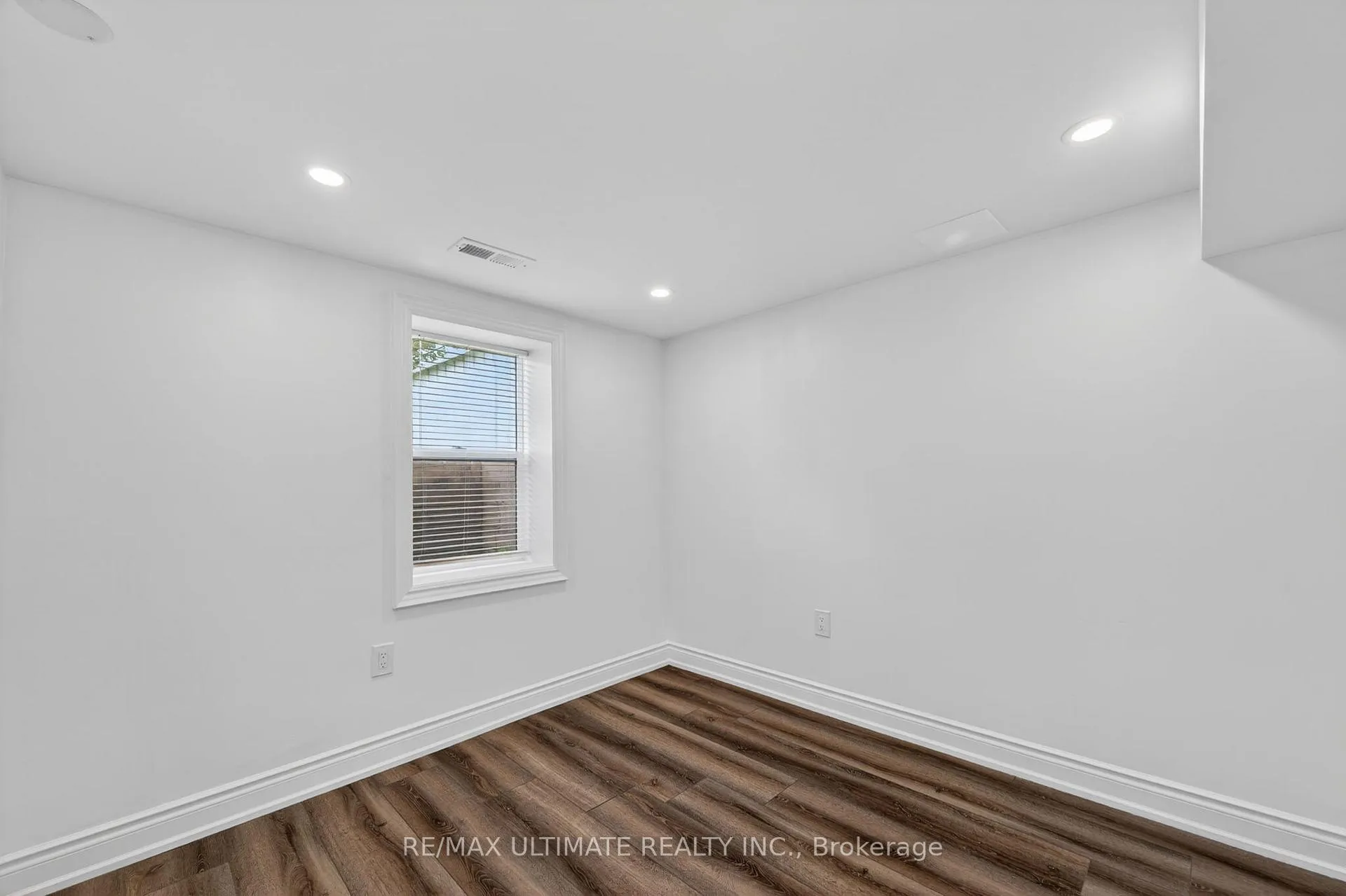 Photo 14 of Unit Basement, 818 Krosno Boulevard, Pickering, Bay Ridges — HOMEH
