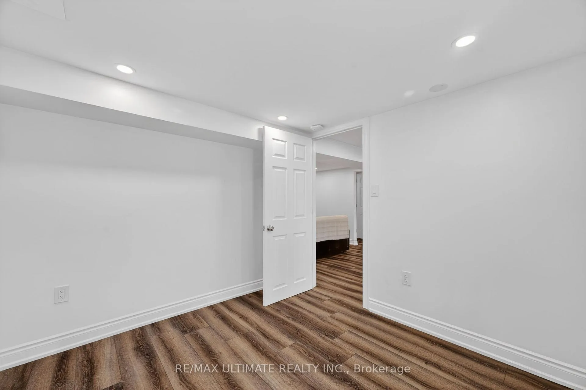 Photo 16 of Unit Basement, 818 Krosno Boulevard, Pickering, Bay Ridges — HOMEH