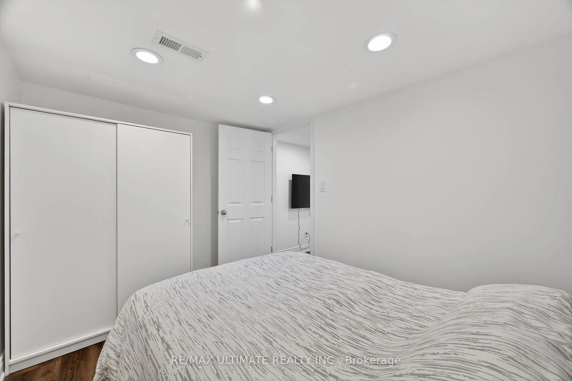 Photo 18 of Unit Basement, 818 Krosno Boulevard, Pickering, Bay Ridges — HOMEH