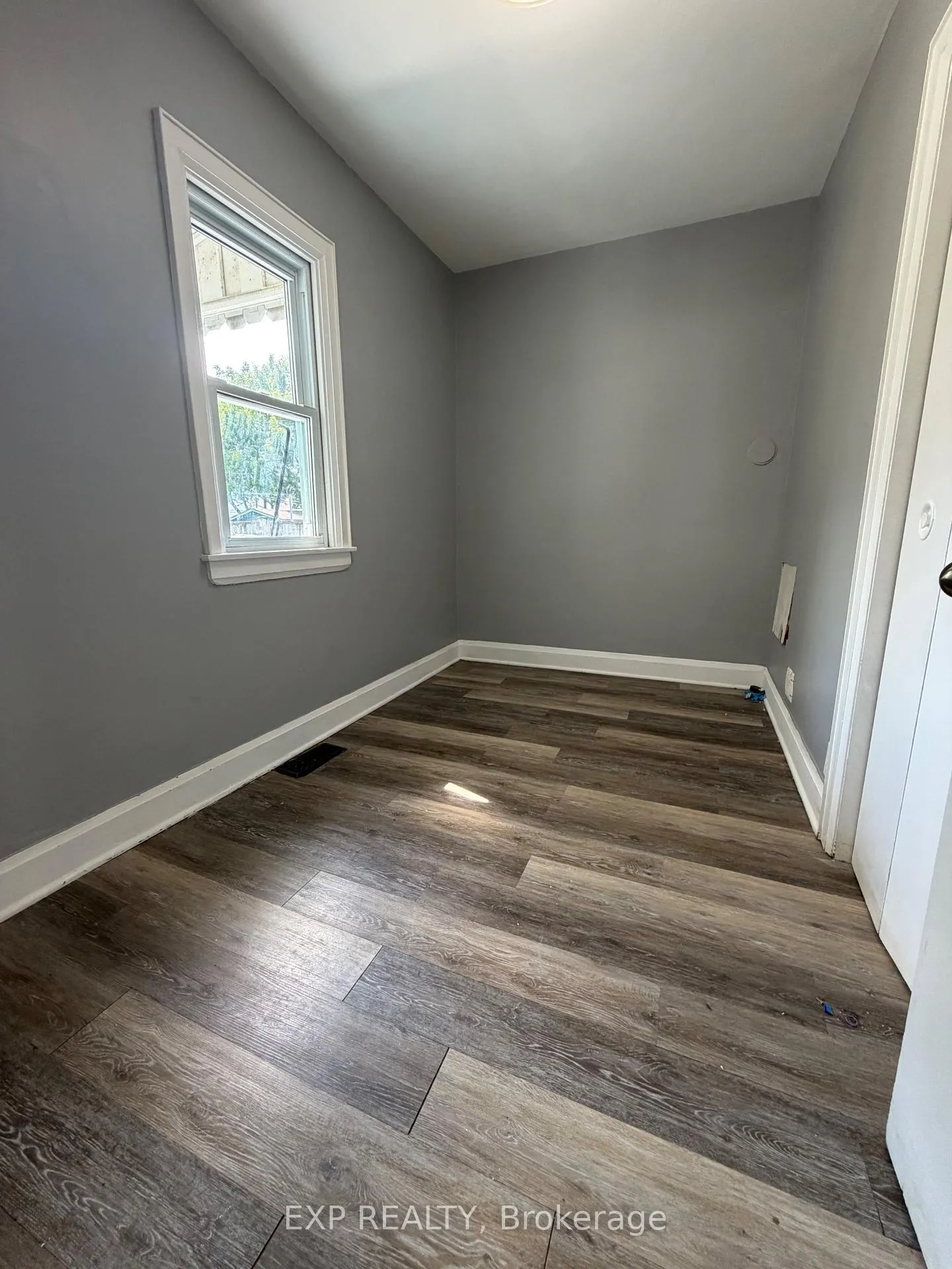 Photo 23 of 36 Brighton Avenue, St. Catharines, Facer — HOMEH