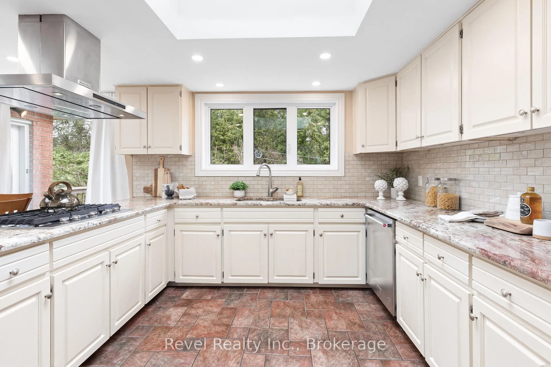 Photo 20 of 27 Cedar Crescent, Kawartha Lakes, Janetville — HOMEH