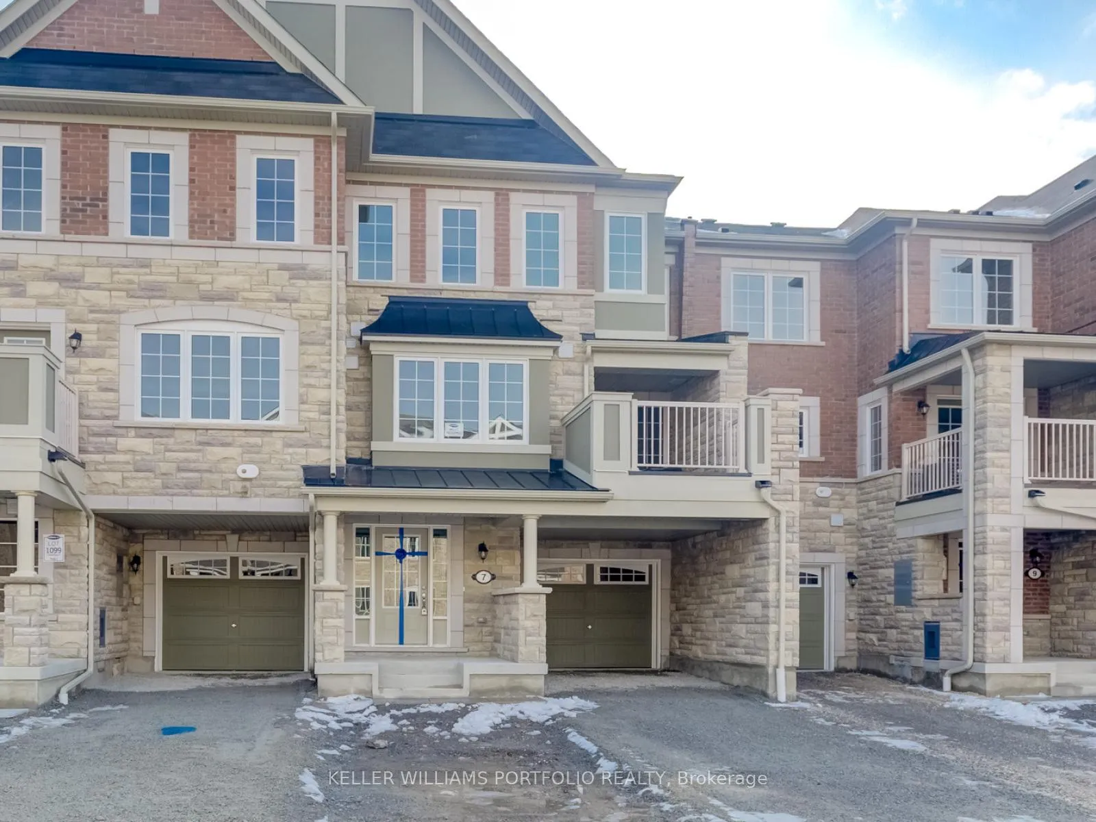Photo 2 of 7 Bluegill Crescent, Whitby, Rural Whitby — HOMEH