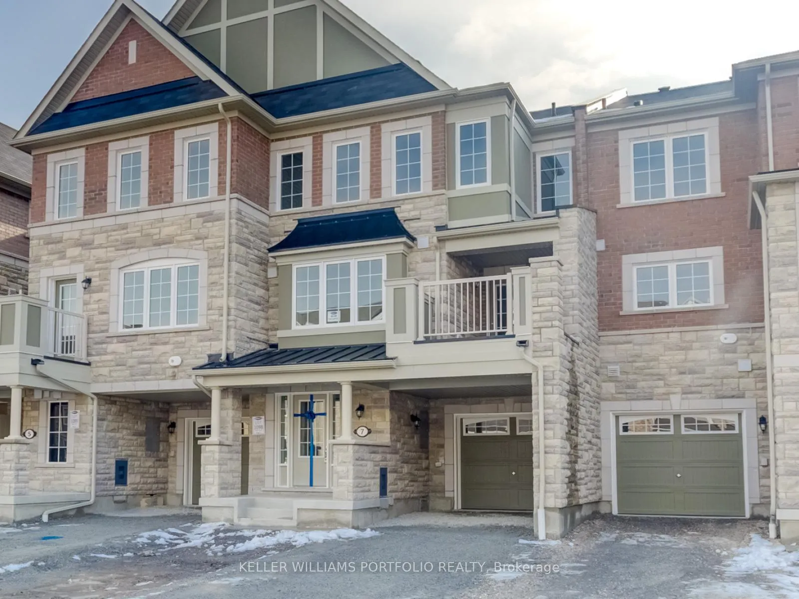 Photo 3 of 7 Bluegill Crescent, Whitby, Rural Whitby — HOMEH