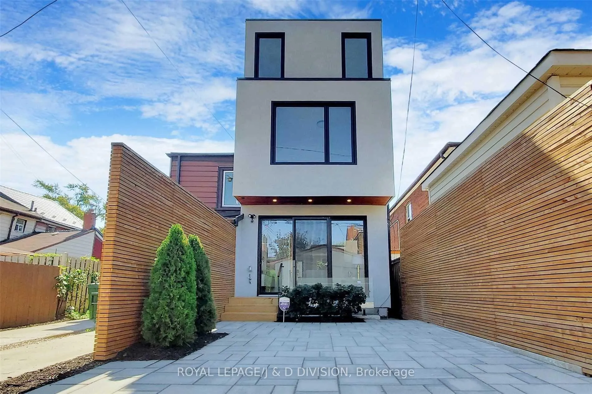 Photo 1 of Unit Lower, 26 Henderson Avenue, Toronto, Trinity-Bellwoods — HOMEH