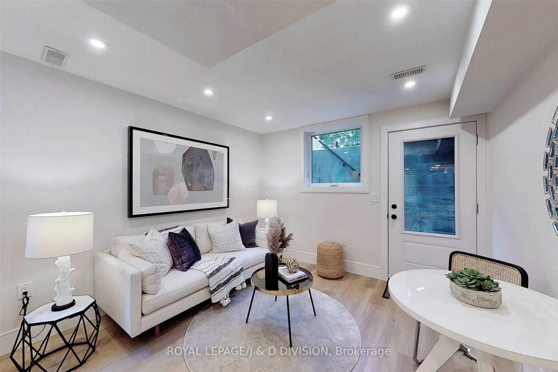 Photo 4 of Unit Lower, 26 Henderson Avenue, Toronto, Trinity-Bellwoods — HOMEH