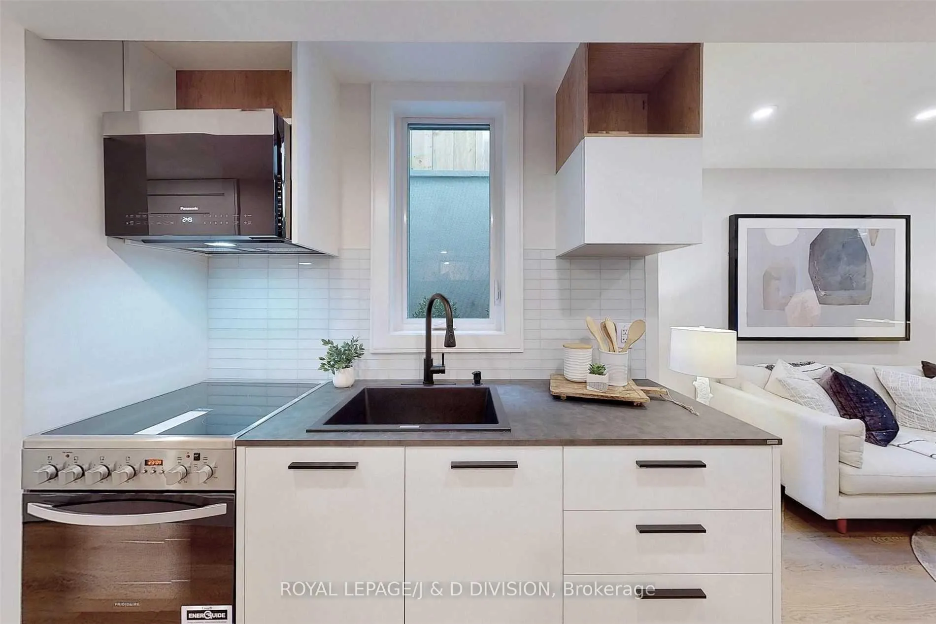 Photo 7 of Unit Lower, 26 Henderson Avenue, Toronto, Trinity-Bellwoods — HOMEH