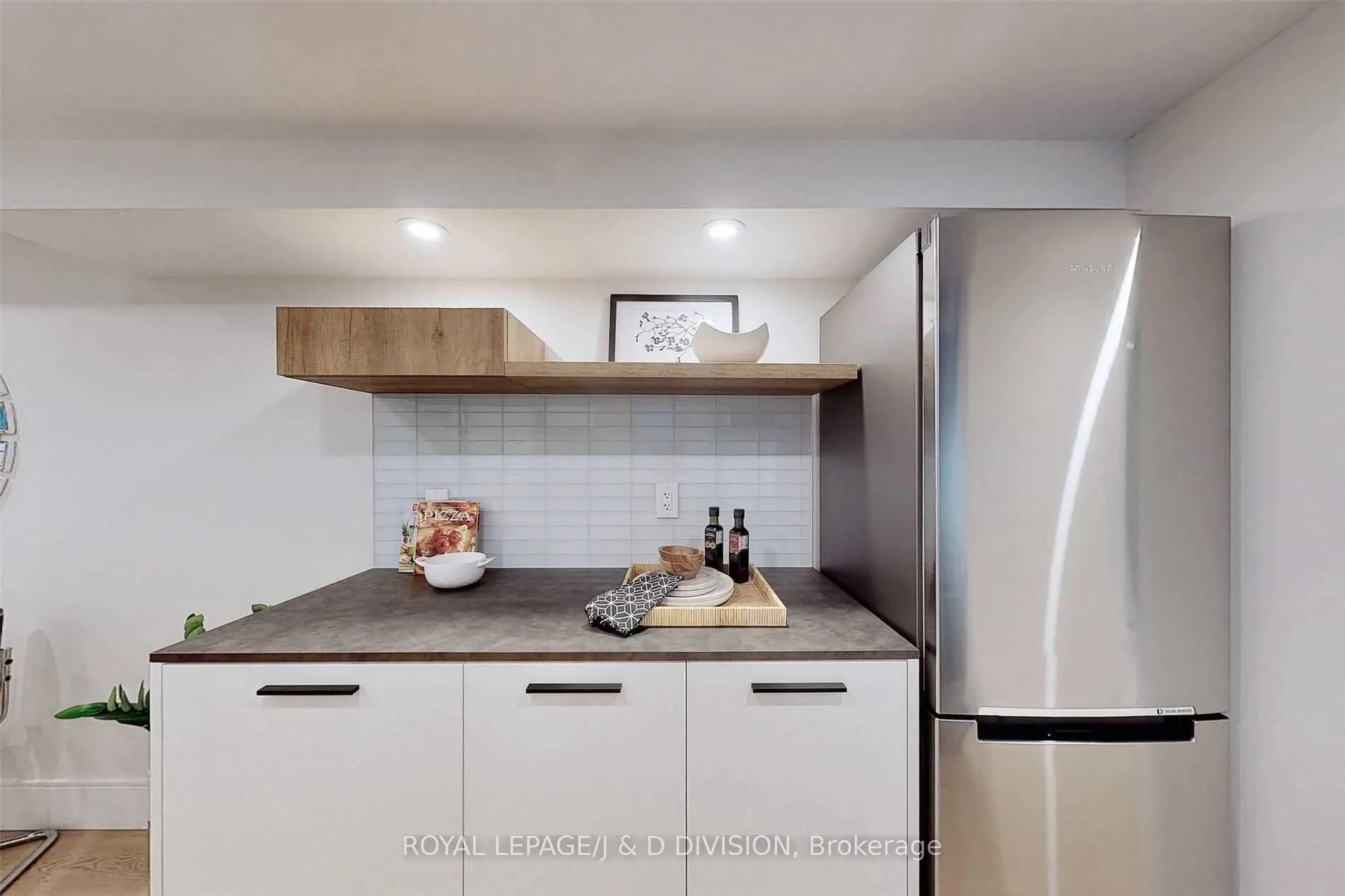 Photo 9 of Unit Lower, 26 Henderson Avenue, Toronto, Trinity-Bellwoods — HOMEH