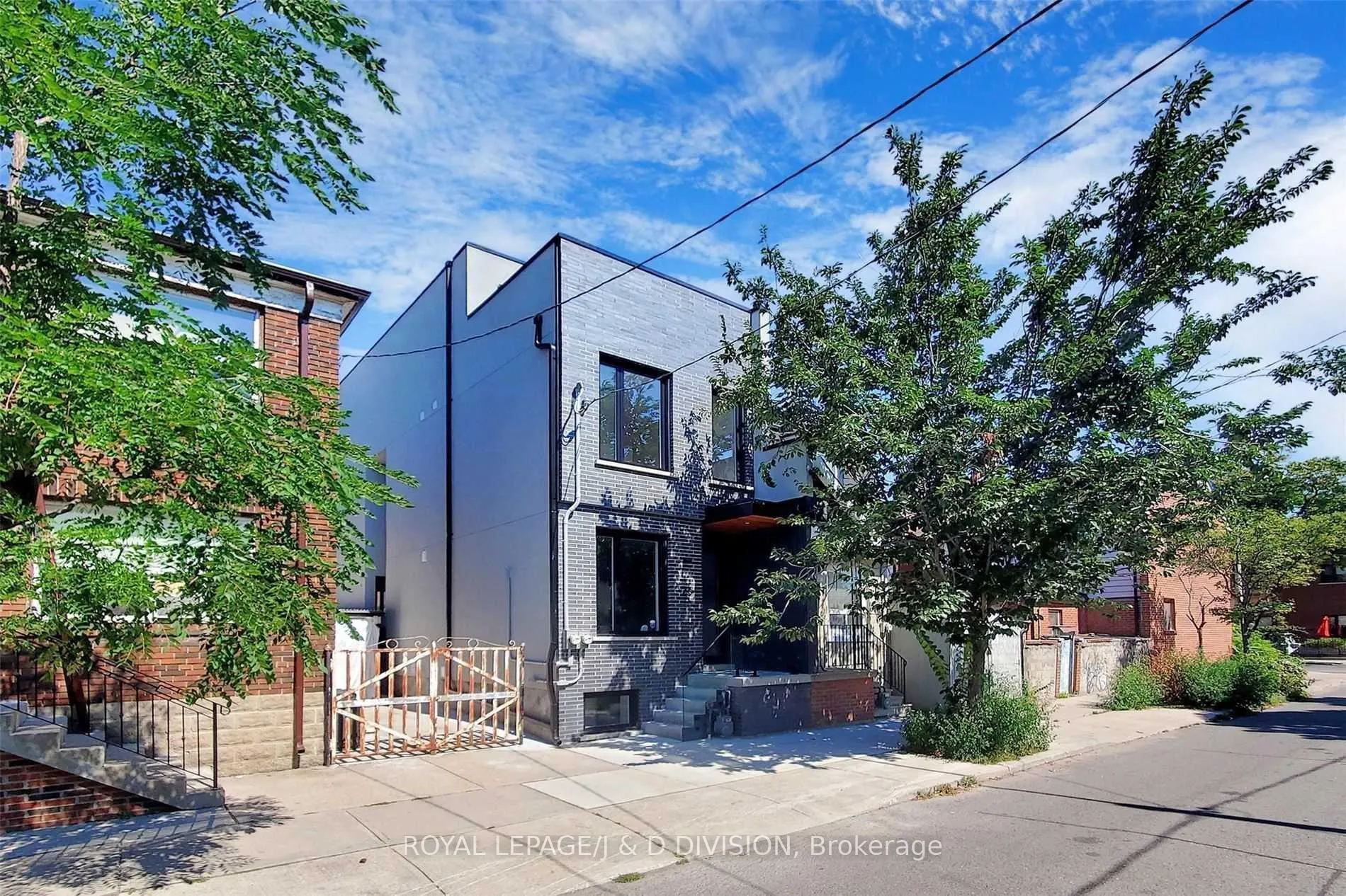 Photo 21 of Unit Lower, 26 Henderson Avenue, Toronto, Trinity-Bellwoods — HOMEH