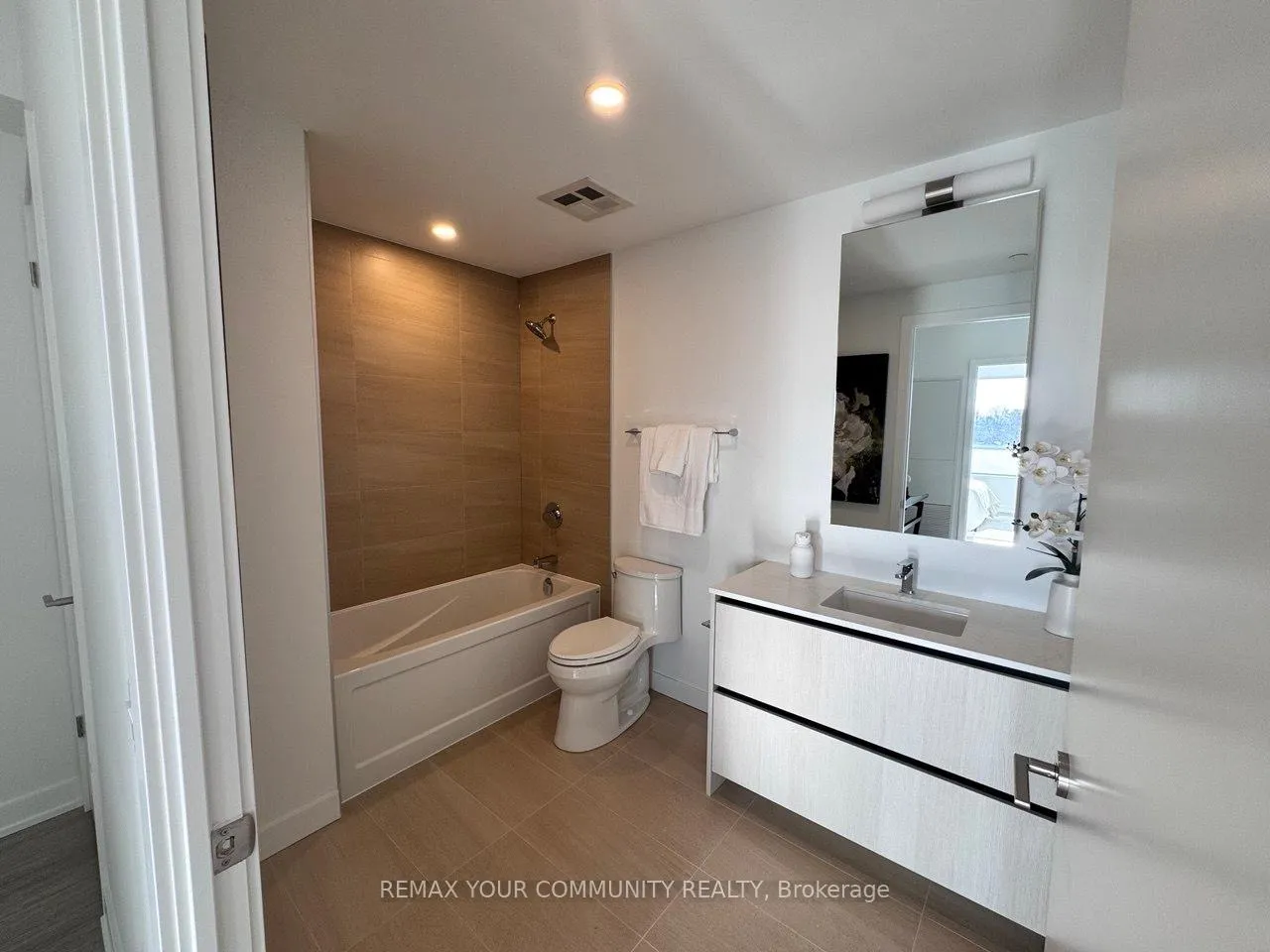 Photo 13 of Unit 332, 8188 Yonge Street, Vaughan, Uplands — HOMEH