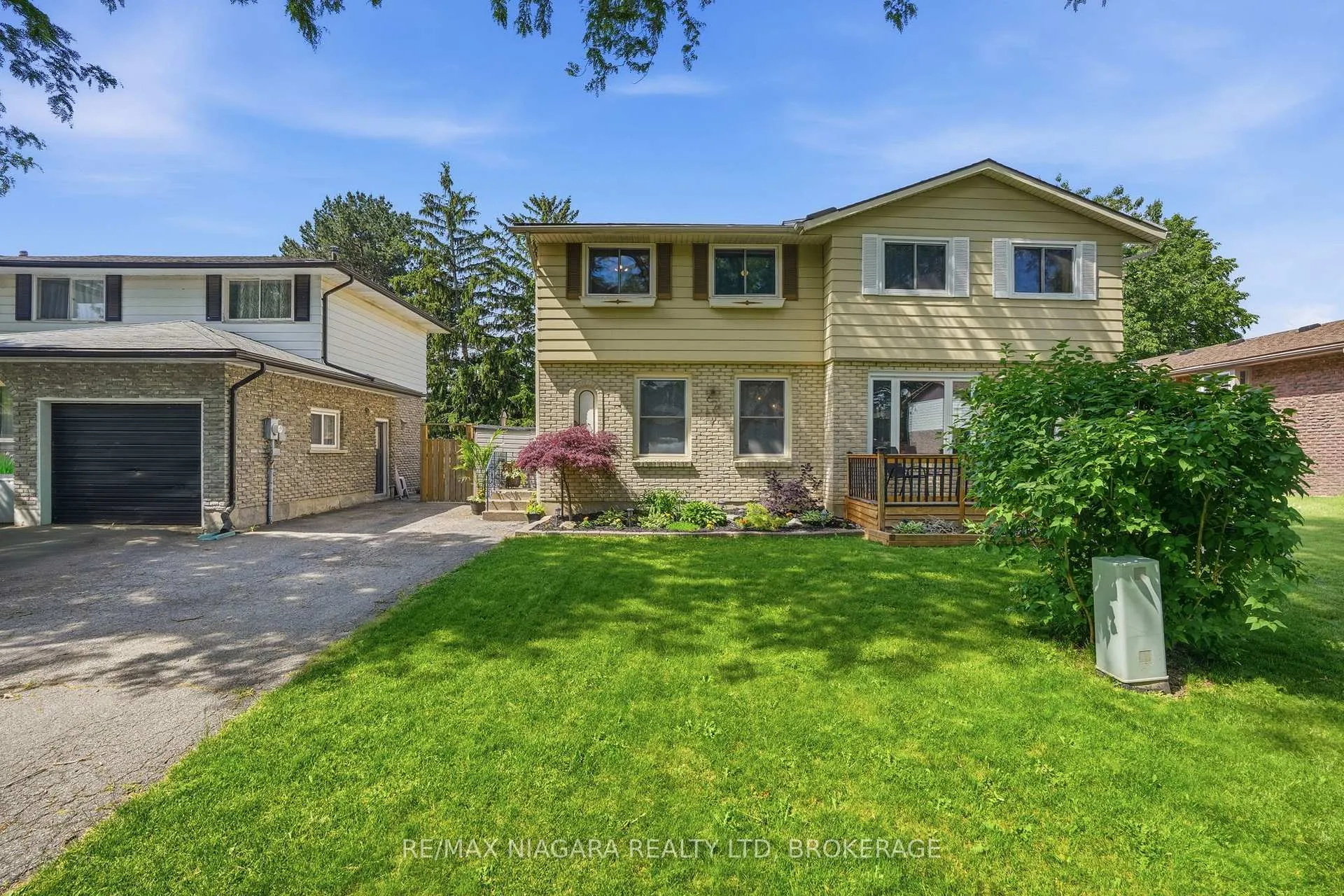 Photo 2 of 9 Lafayette Drive, St. Catharines, Lakeport — HOMEH