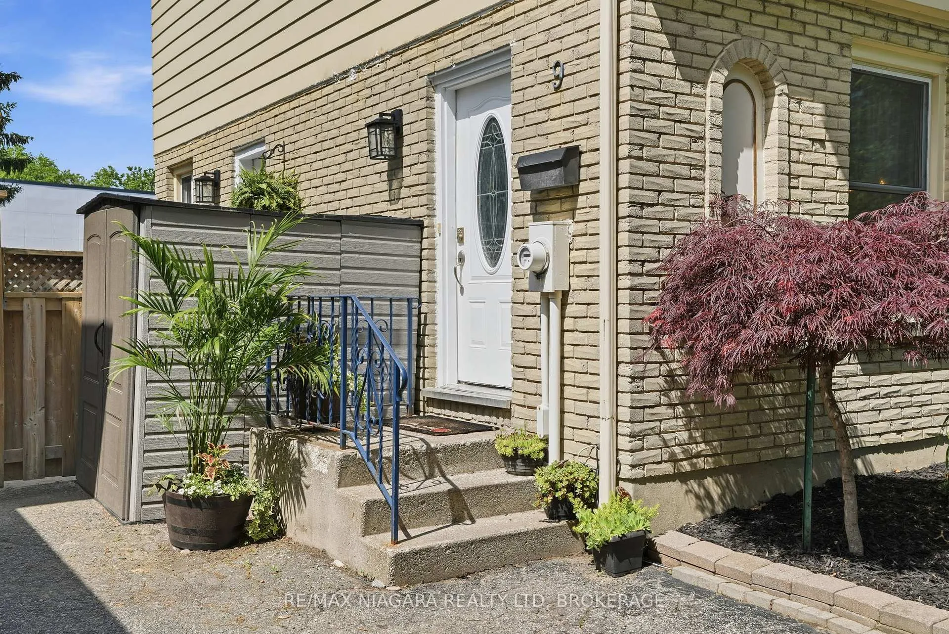 Photo 3 of 9 Lafayette Drive, St. Catharines, Lakeport — HOMEH