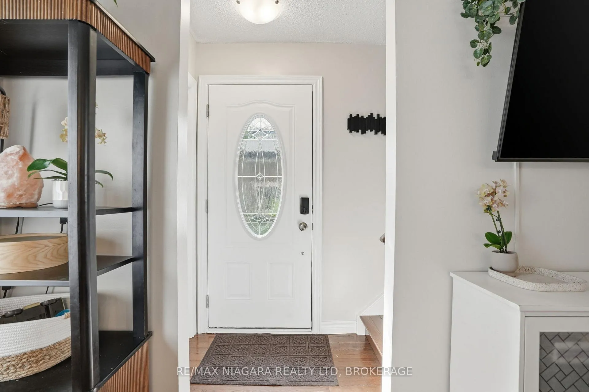 Photo 5 of 9 Lafayette Drive, St. Catharines, Lakeport — HOMEH