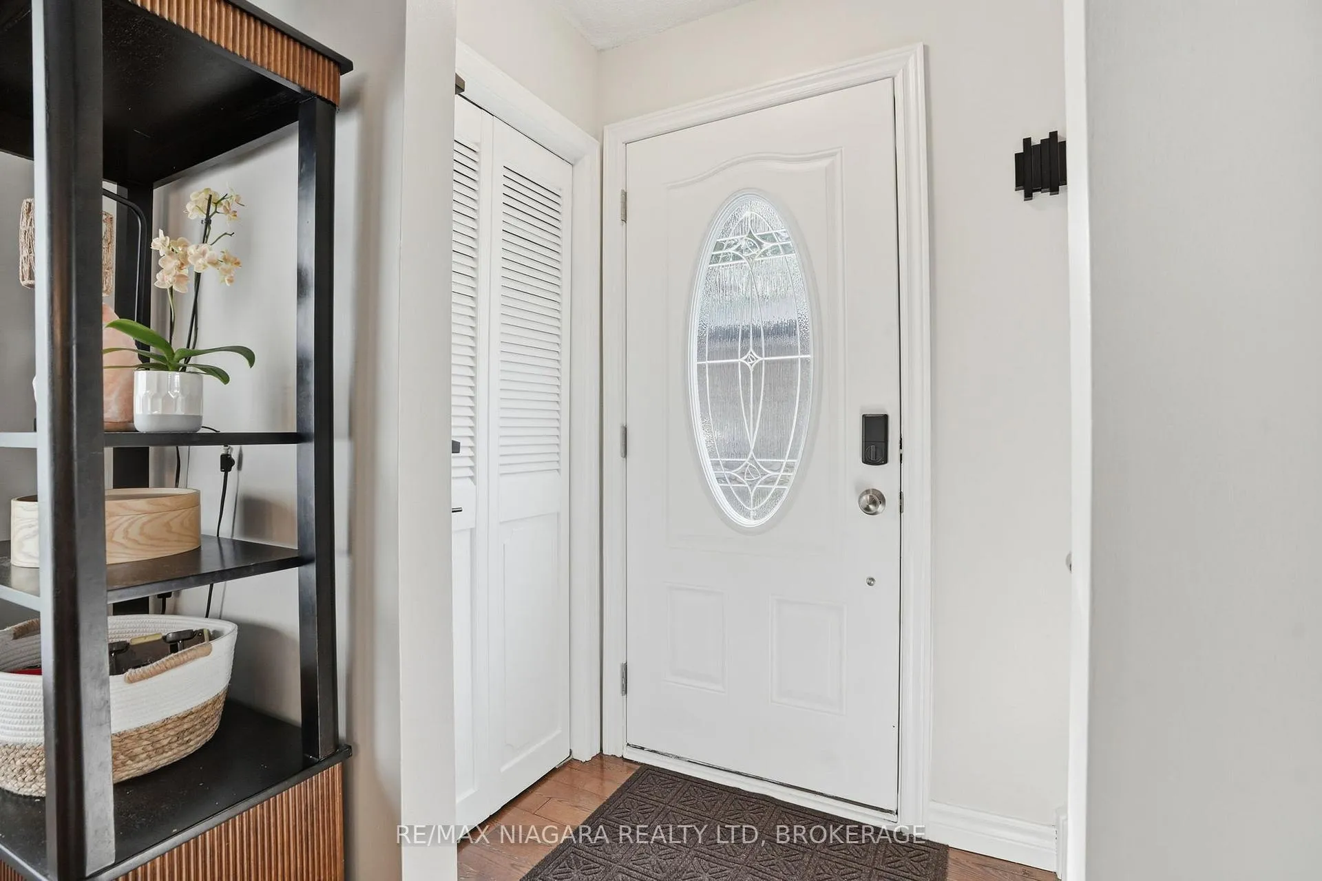 Photo 6 of 9 Lafayette Drive, St. Catharines, Lakeport — HOMEH