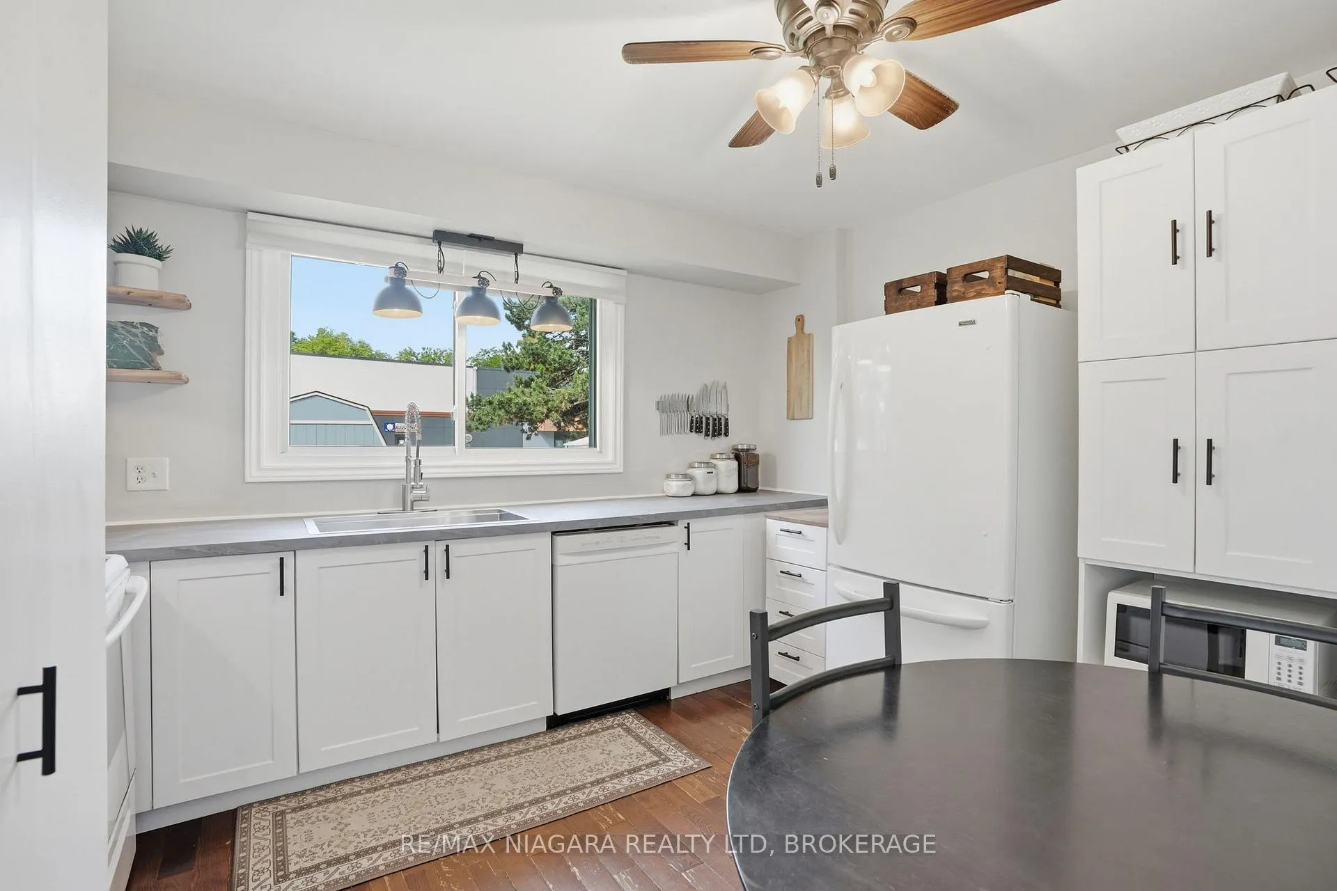 Photo 10 of 9 Lafayette Drive, St. Catharines, Lakeport — HOMEH