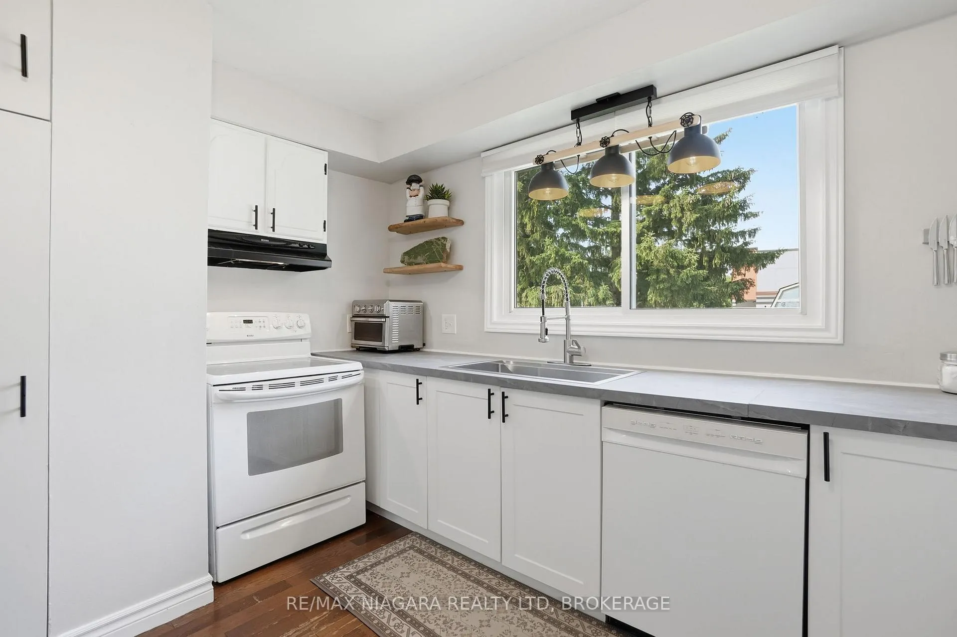 Photo 14 of 9 Lafayette Drive, St. Catharines, Lakeport — HOMEH