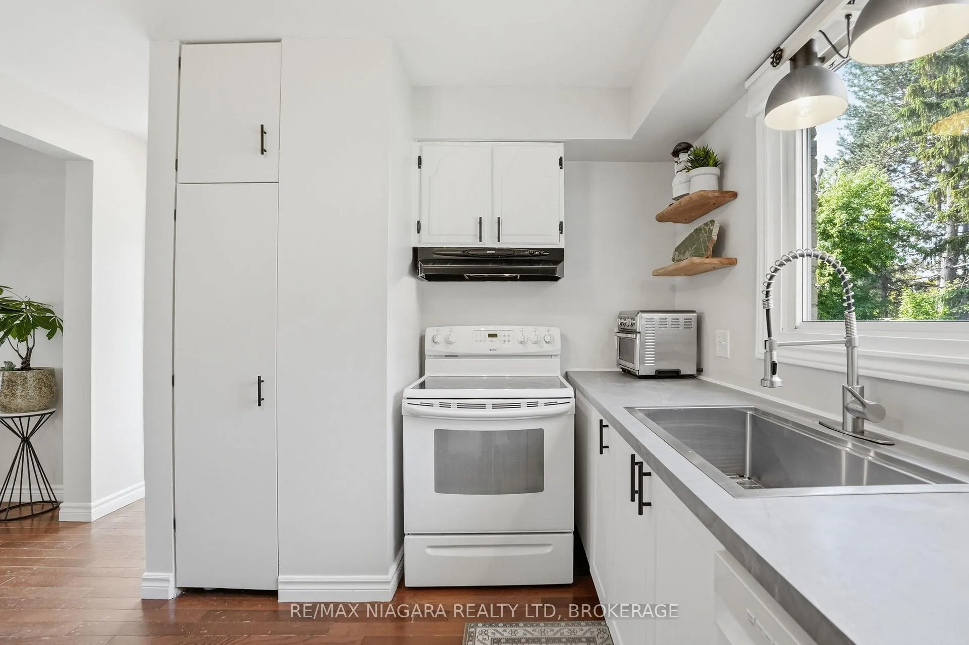 Photo 15 of 9 Lafayette Drive, St. Catharines, Lakeport — HOMEH