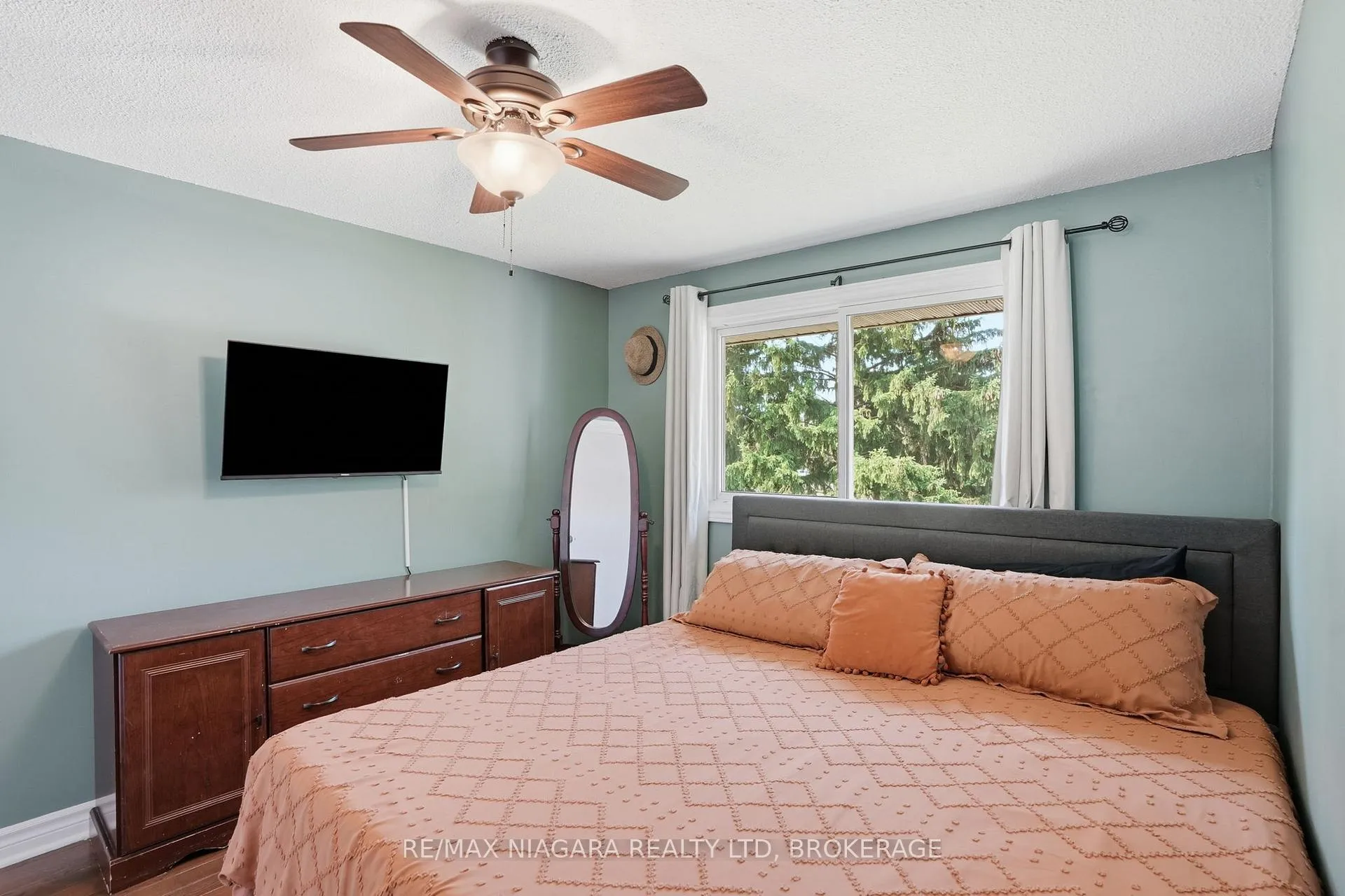 Photo 23 of 9 Lafayette Drive, St. Catharines, Lakeport — HOMEH
