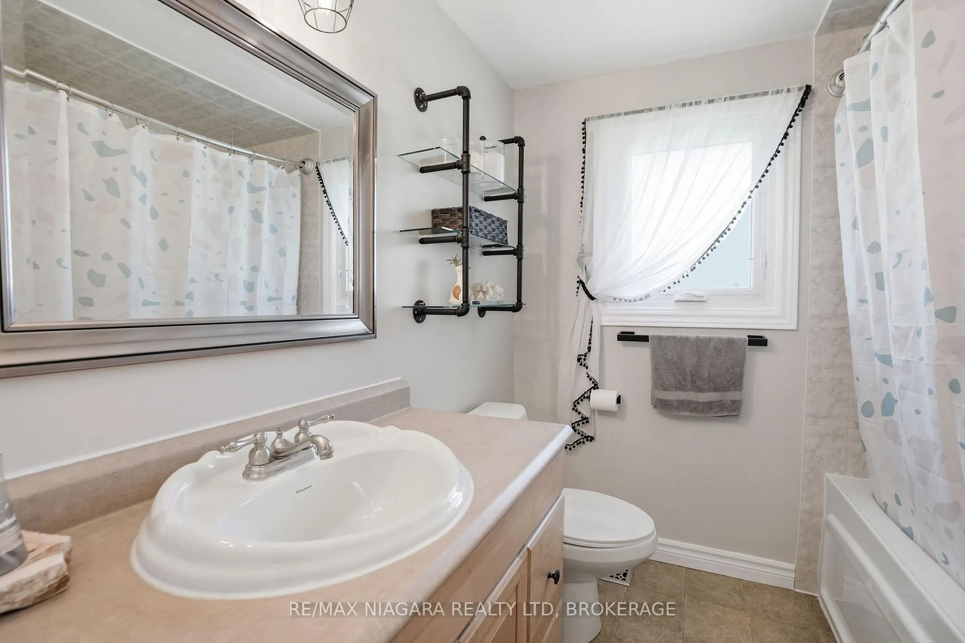 Photo 29 of 9 Lafayette Drive, St. Catharines, Lakeport — HOMEH