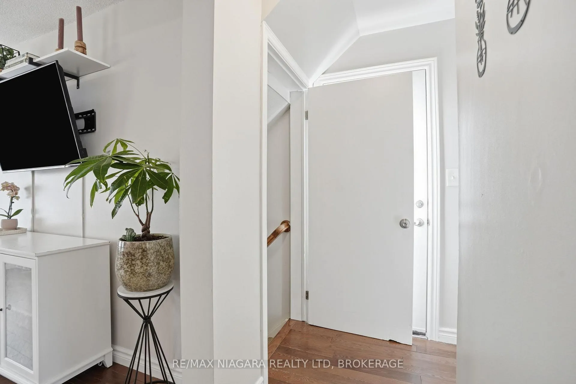 Photo 30 of 9 Lafayette Drive, St. Catharines, Lakeport — HOMEH