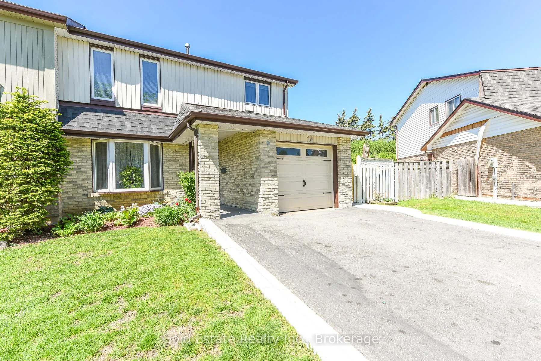 Photo 2 of 14 Leacrest Street, Brampton, Westgate — HOMEH