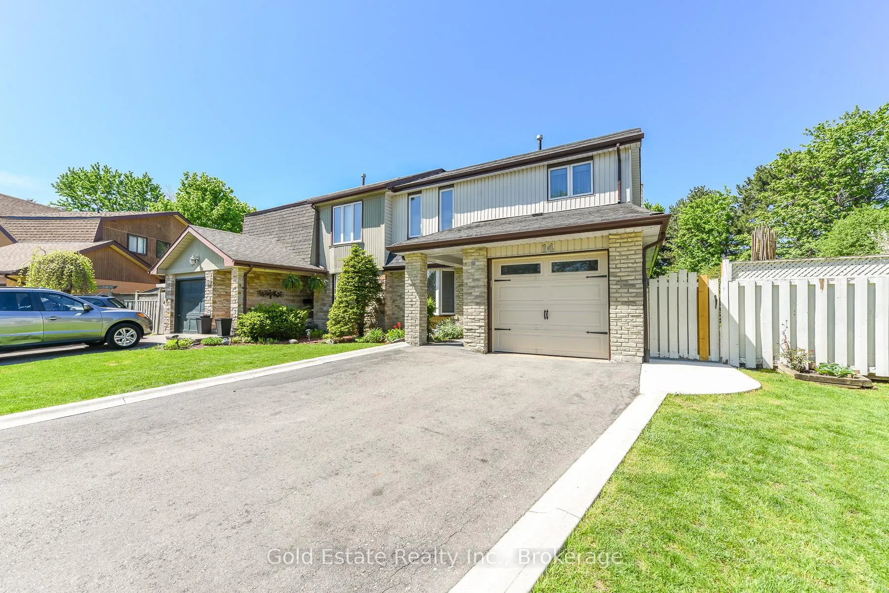 Photo 3 of 14 Leacrest Street, Brampton, Westgate — HOMEH