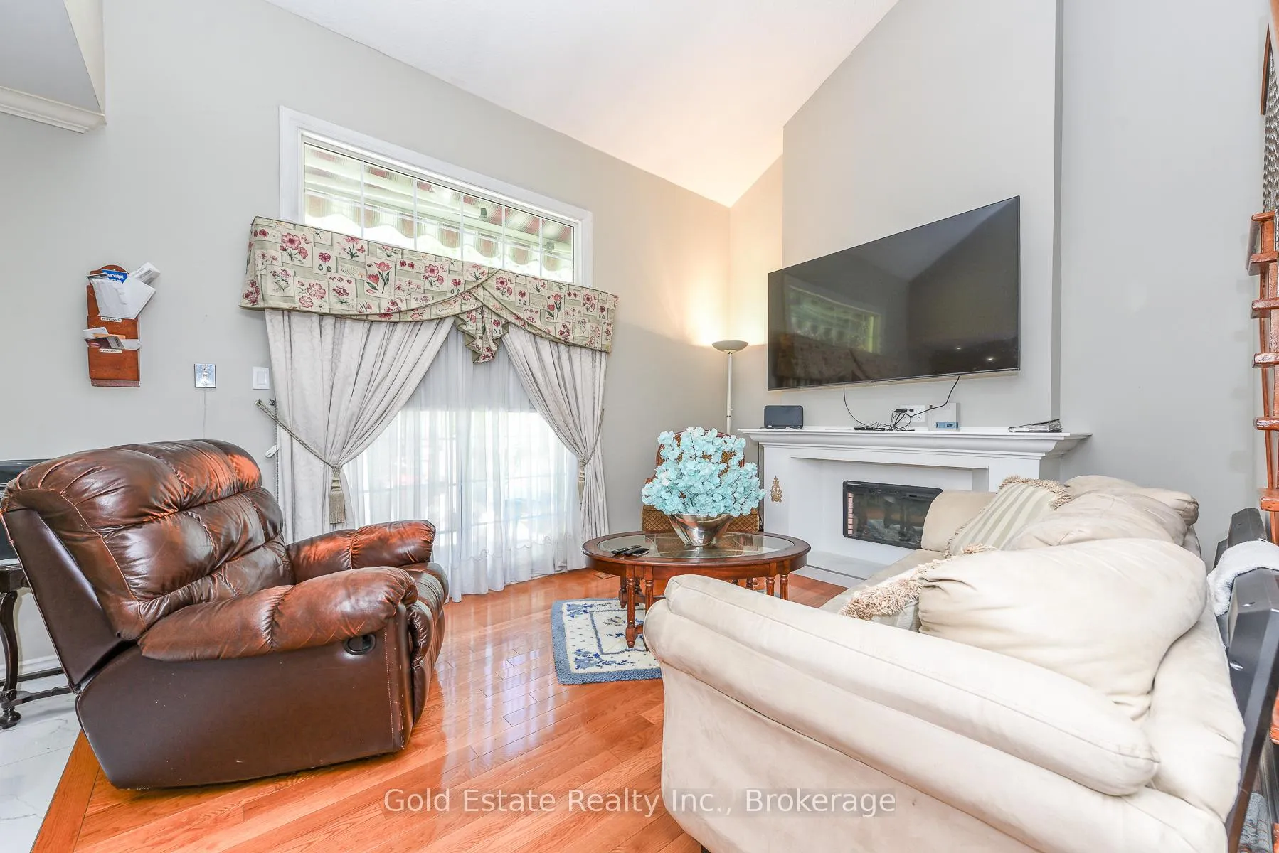Photo 5 of 14 Leacrest Street, Brampton, Westgate — HOMEH