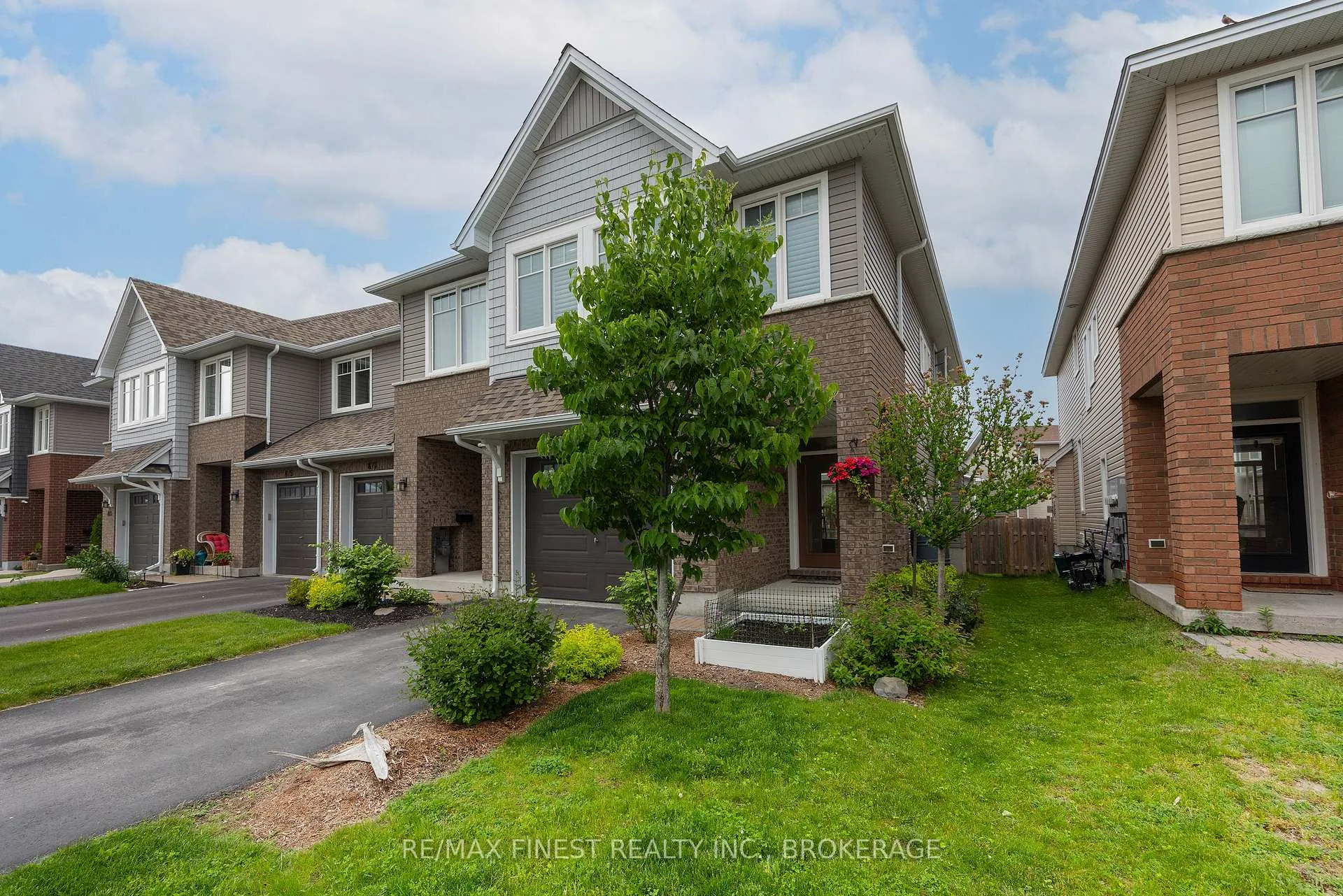 Photo 3 of 879 Riverview Way, Kingston, Kingston East (Incl Barret Crt) — HOMEH