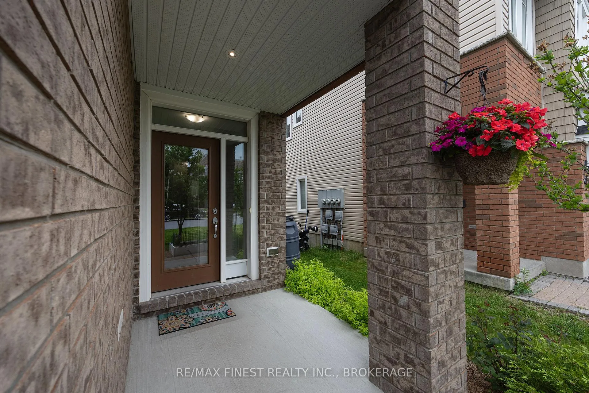 Photo 4 of 879 Riverview Way, Kingston, Kingston East (Incl Barret Crt) — HOMEH