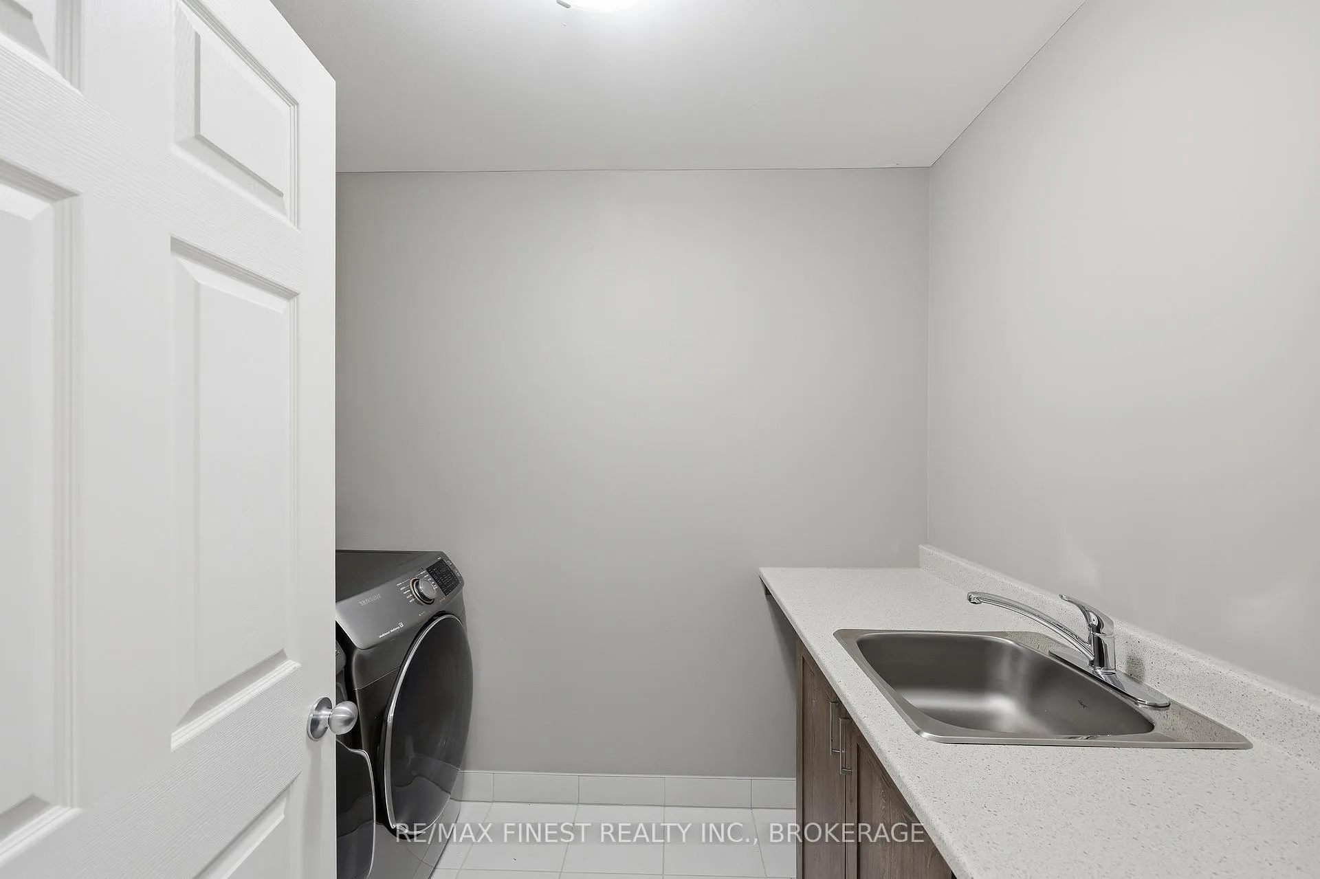 Photo 32 of 879 Riverview Way, Kingston, Kingston East (Incl Barret Crt) — HOMEH