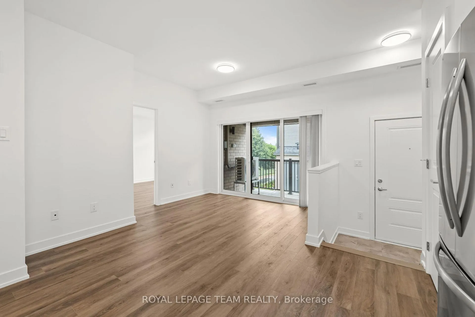 Photo 8 of 1321 Silhouette Private, Ottawa, Barrhaven - Cedargrove/Fraserdale — HOMEH