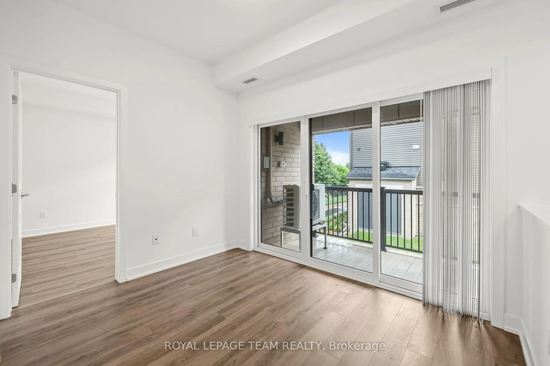 Photo 9 of 1321 Silhouette Private, Ottawa, Barrhaven - Cedargrove/Fraserdale — HOMEH