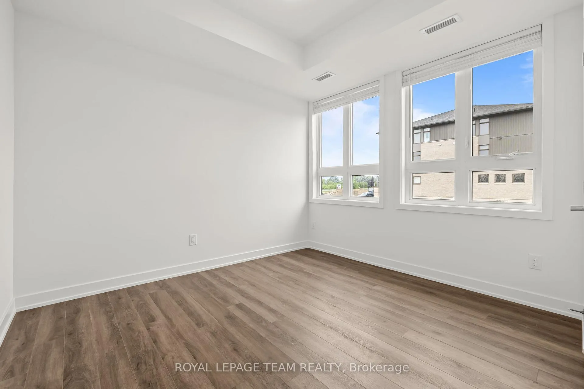 Photo 14 of 1321 Silhouette Private, Ottawa, Barrhaven - Cedargrove/Fraserdale — HOMEH