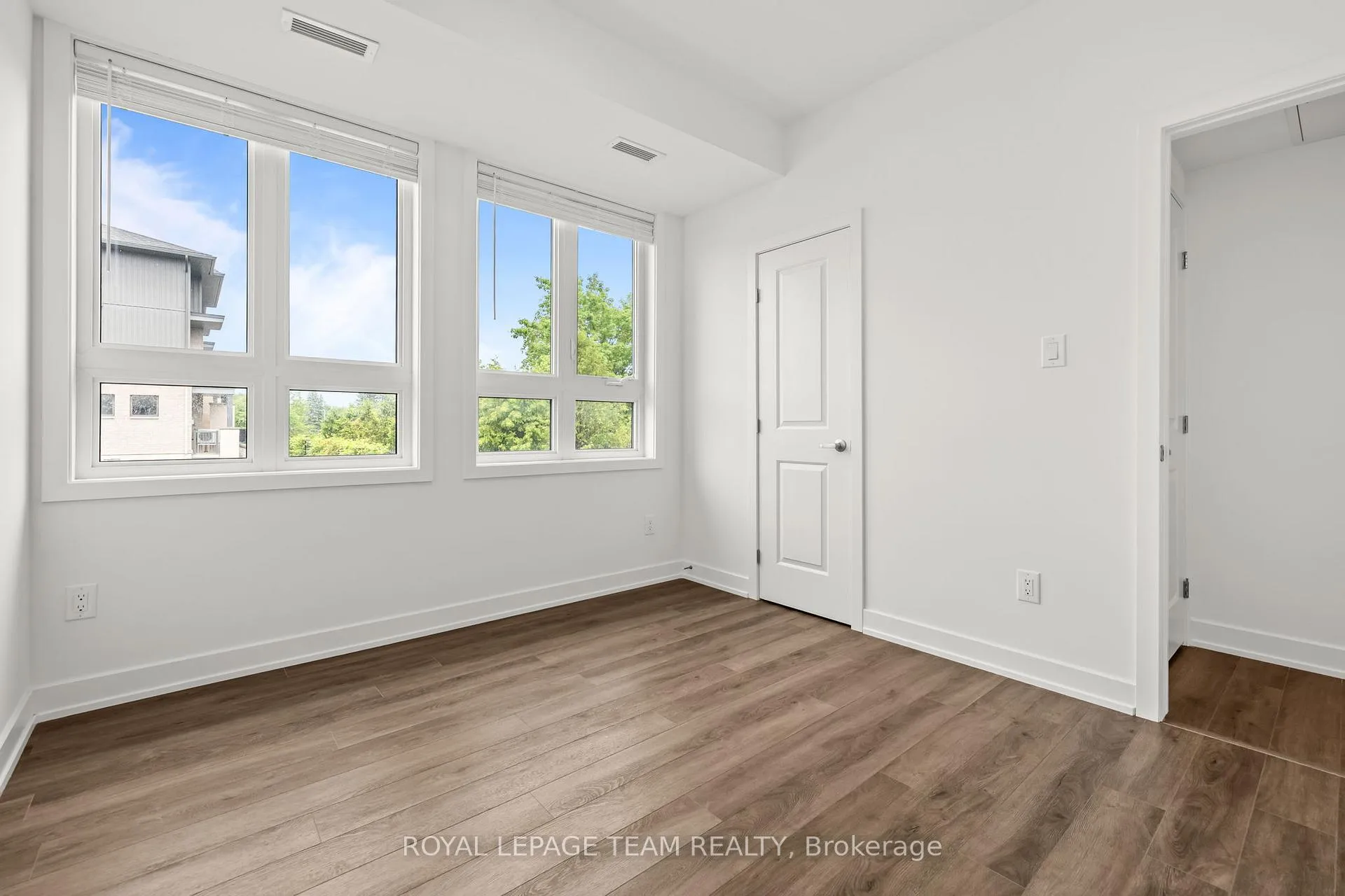 Photo 15 of 1321 Silhouette Private, Ottawa, Barrhaven - Cedargrove/Fraserdale — HOMEH