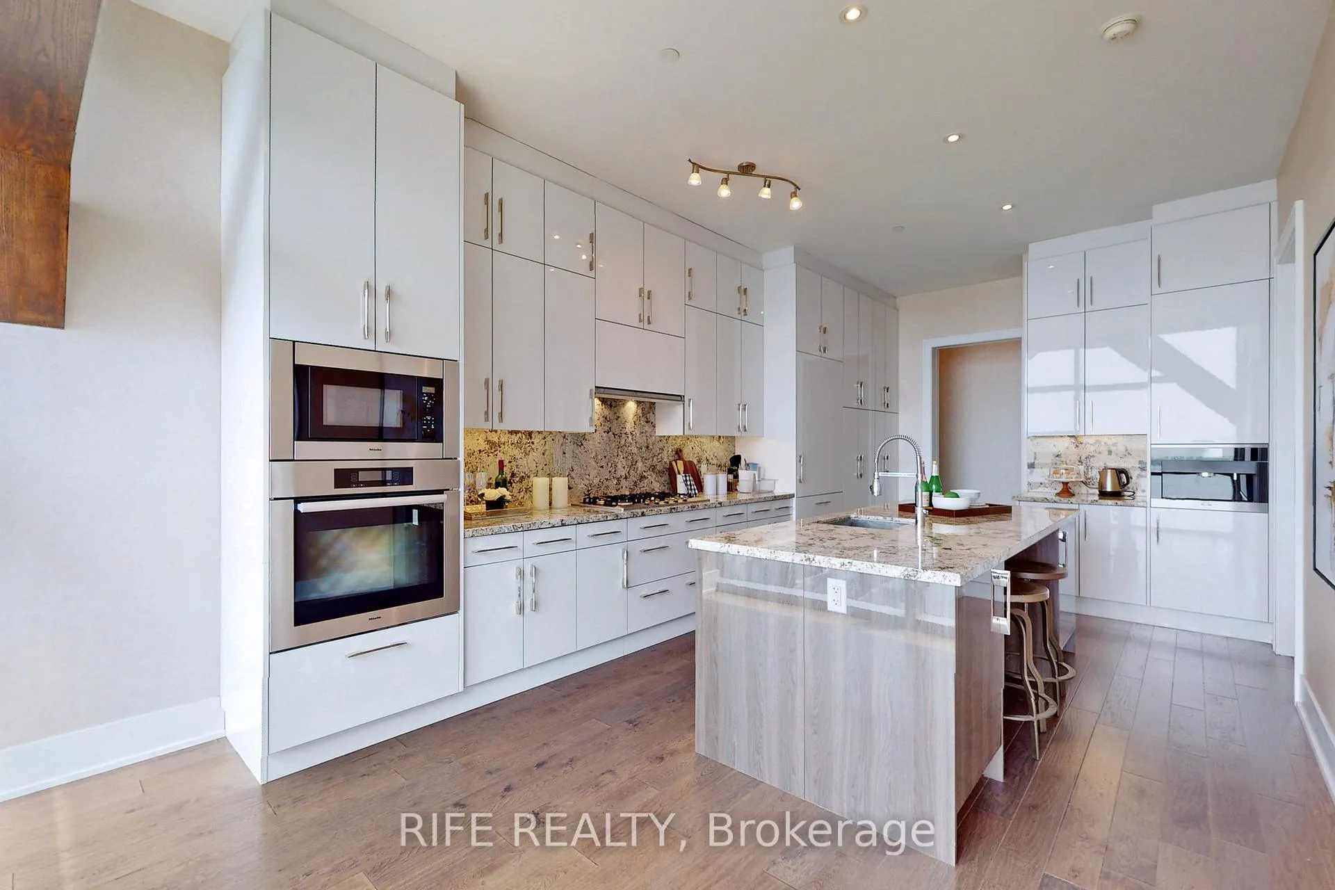 Photo 14 of Unit 1208, 39 Queens Quay E, Toronto, Waterfront Communities — HOMEH