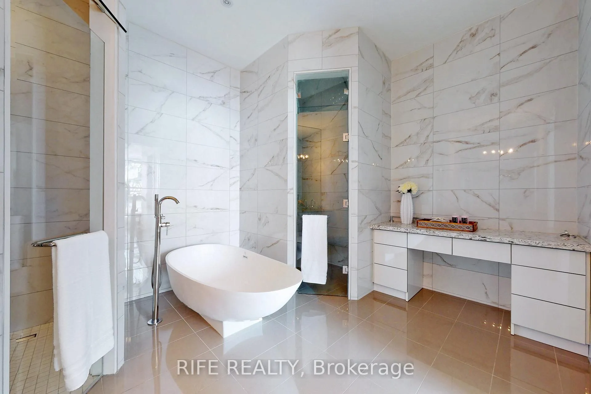 Photo 31 of Unit 1208, 39 Queens Quay E, Toronto, Waterfront Communities — HOMEH