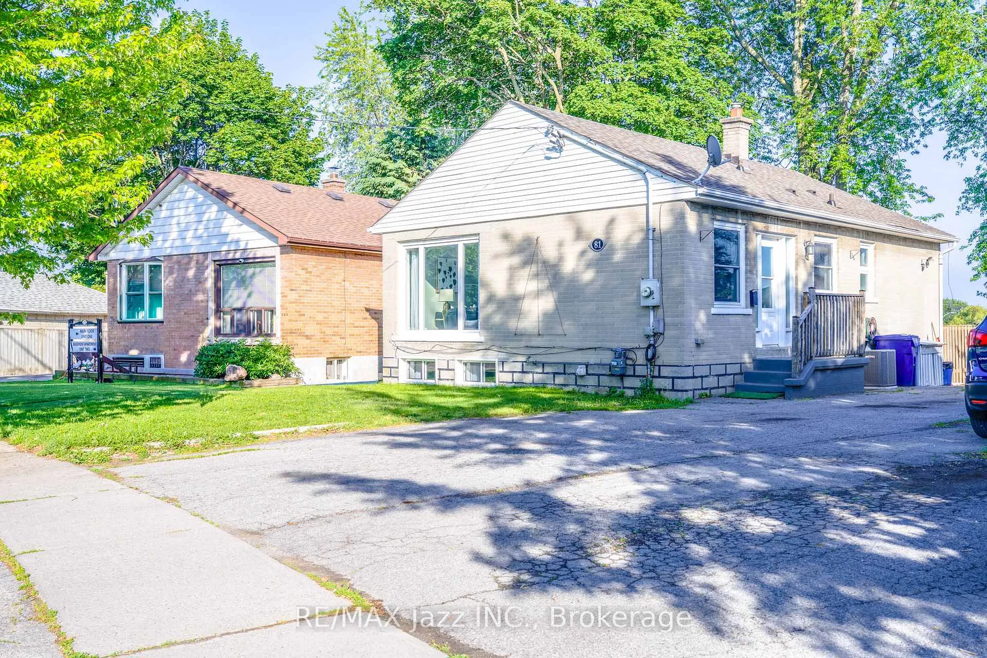 Front of 81 Wellington Avenue W