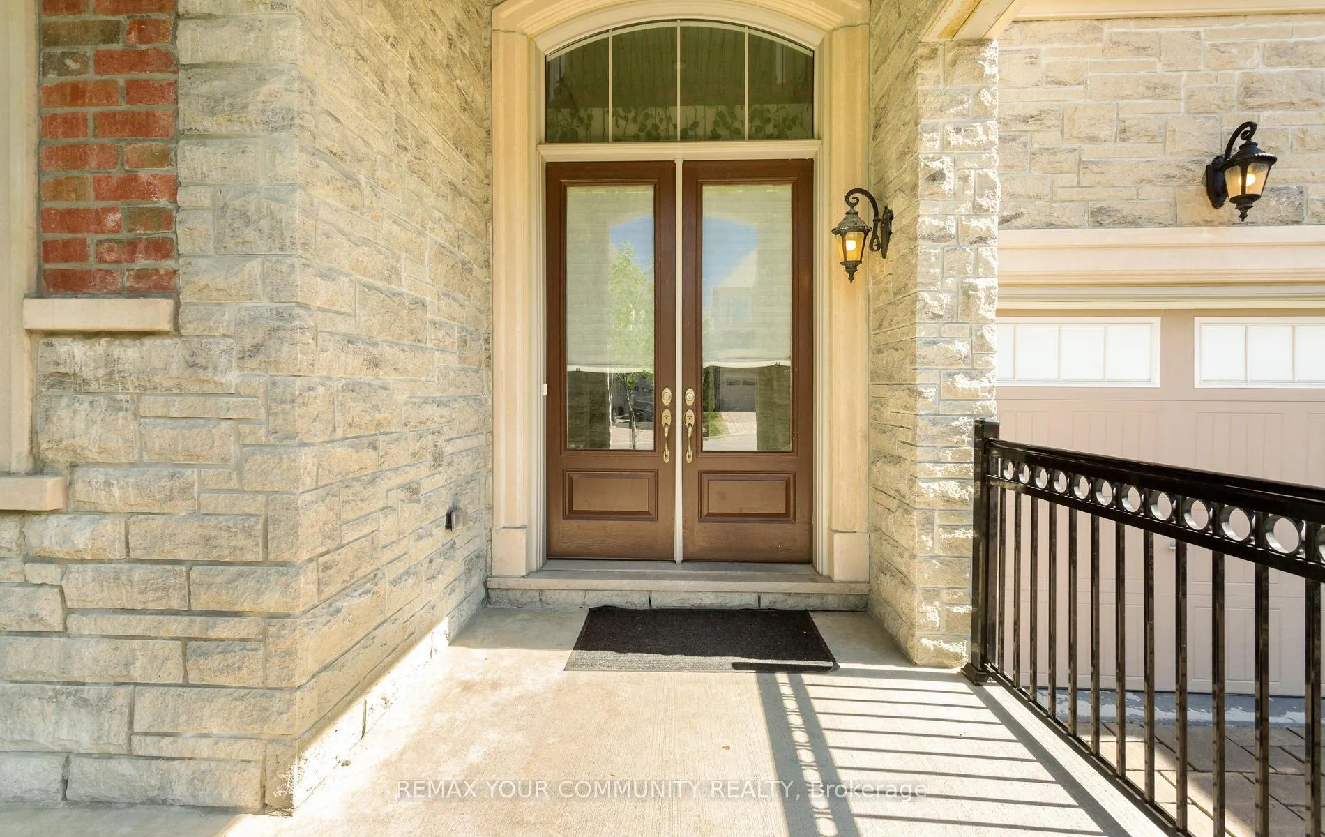 Photo 4 of 86 Torgan Trail, Vaughan, Kleinburg — HOMEH