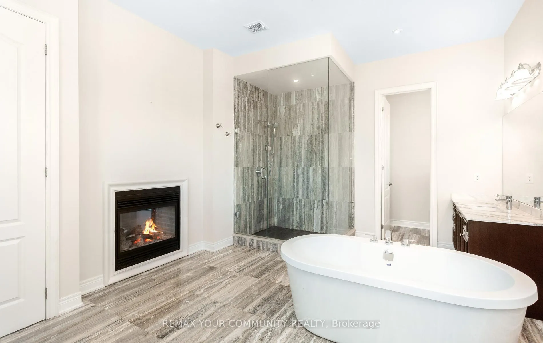 Photo 58 of 86 Torgan Trail, Vaughan, Kleinburg — HOMEH