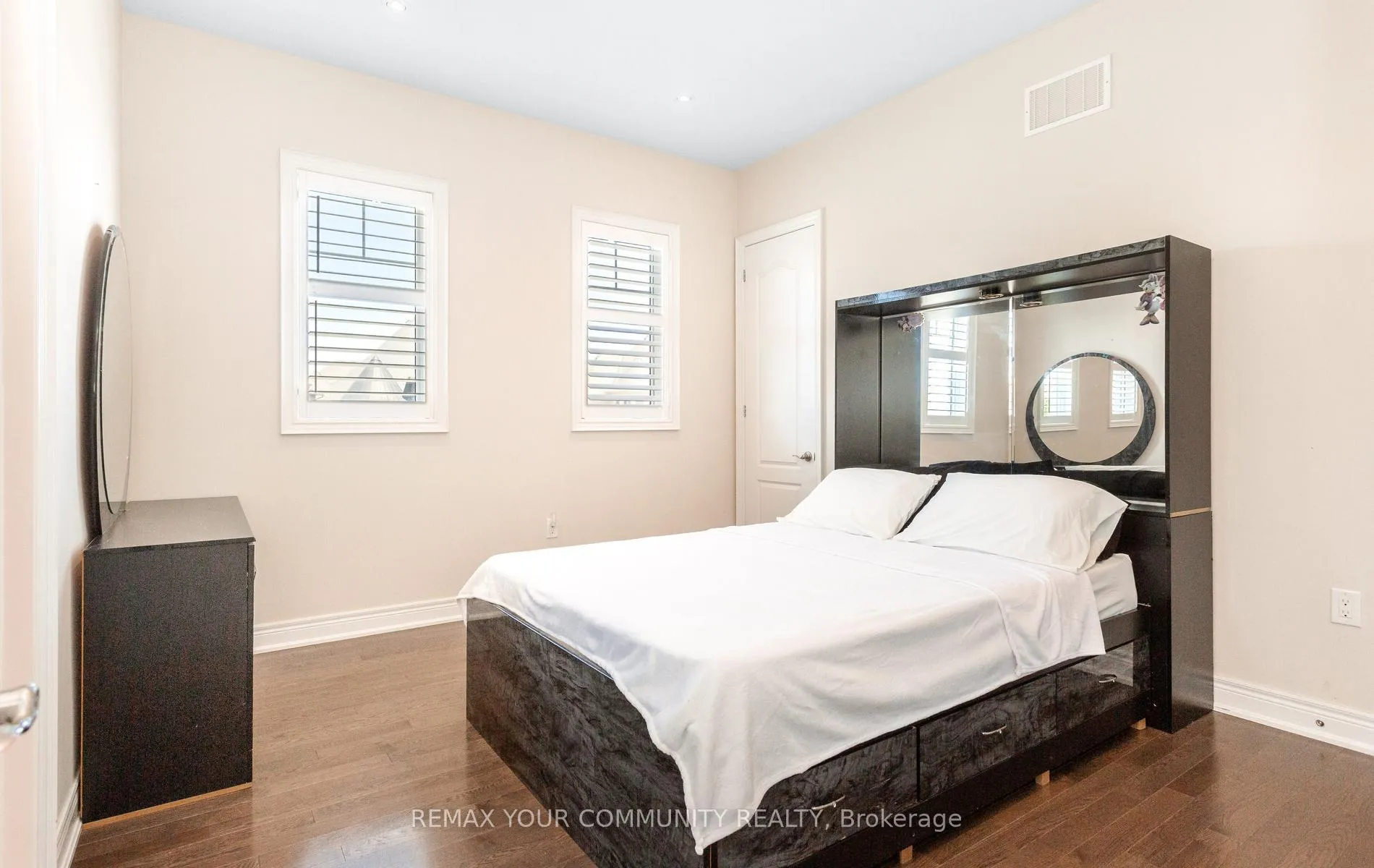Photo 63 of 86 Torgan Trail, Vaughan, Kleinburg — HOMEH