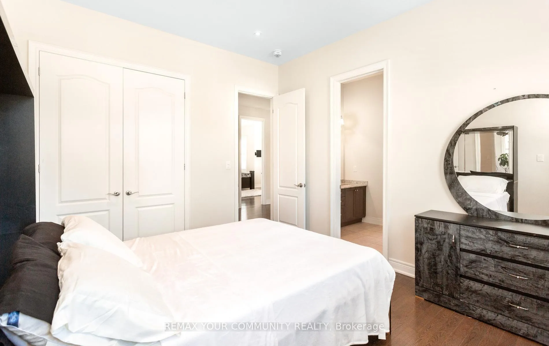 Photo 64 of 86 Torgan Trail, Vaughan, Kleinburg — HOMEH