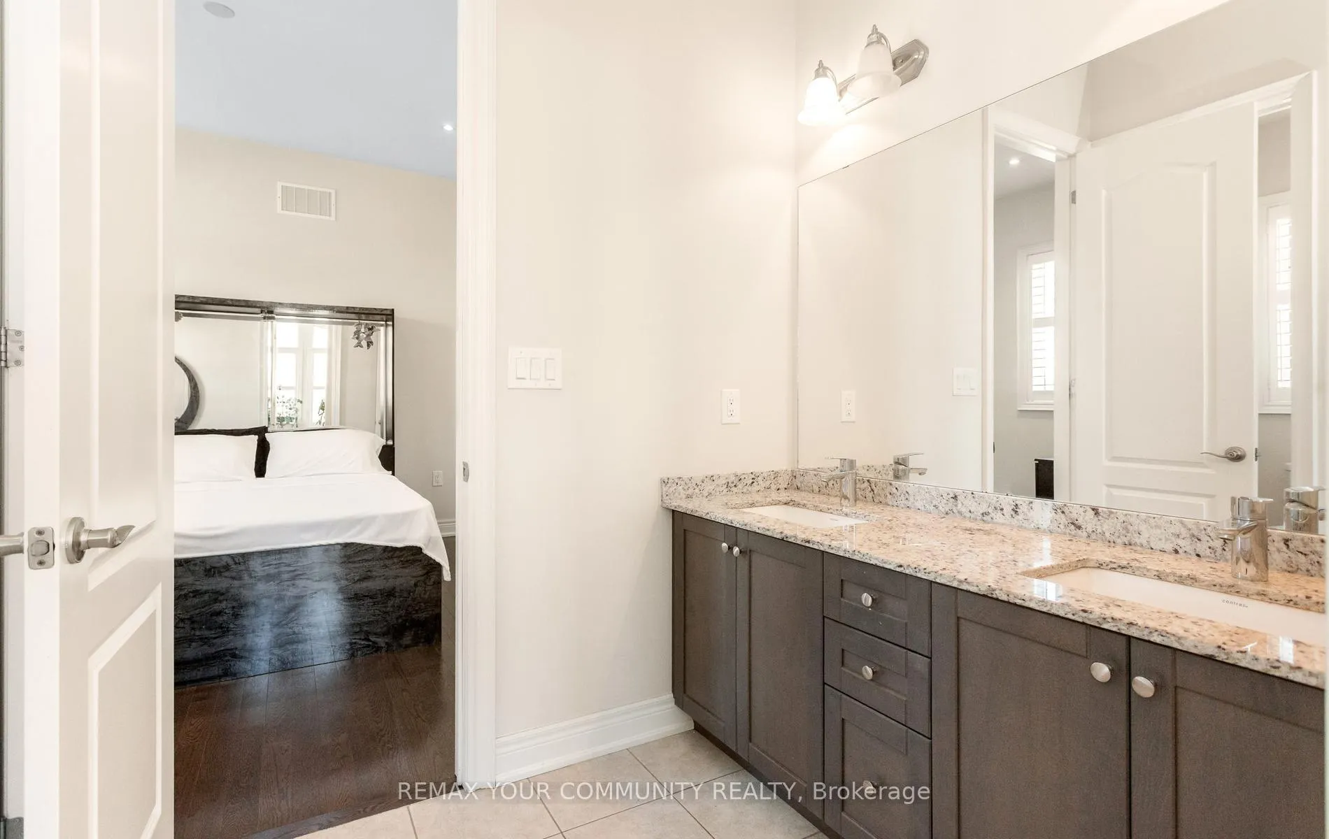 Photo 65 of 86 Torgan Trail, Vaughan, Kleinburg — HOMEH