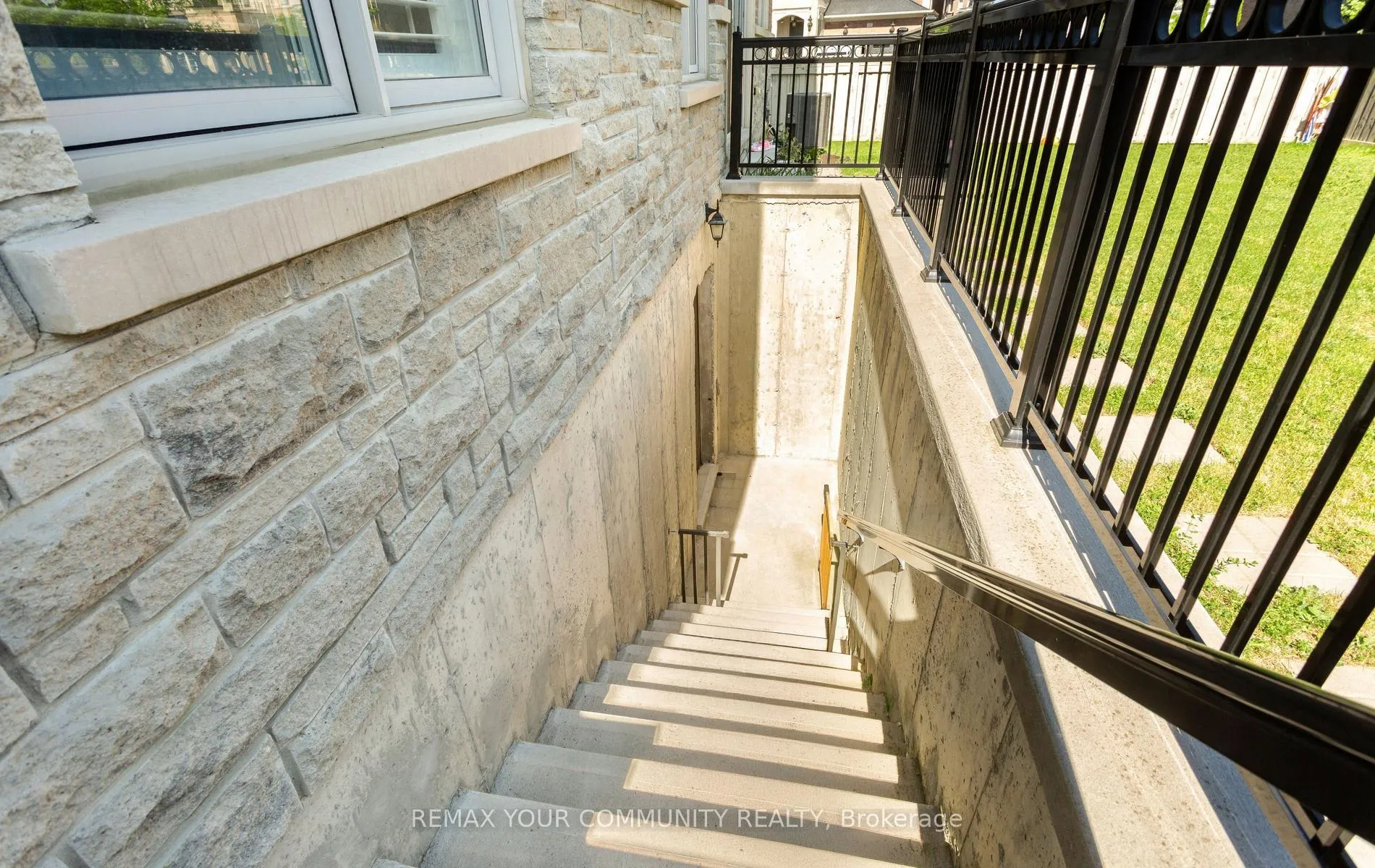 Photo 73 of 86 Torgan Trail, Vaughan, Kleinburg — HOMEH