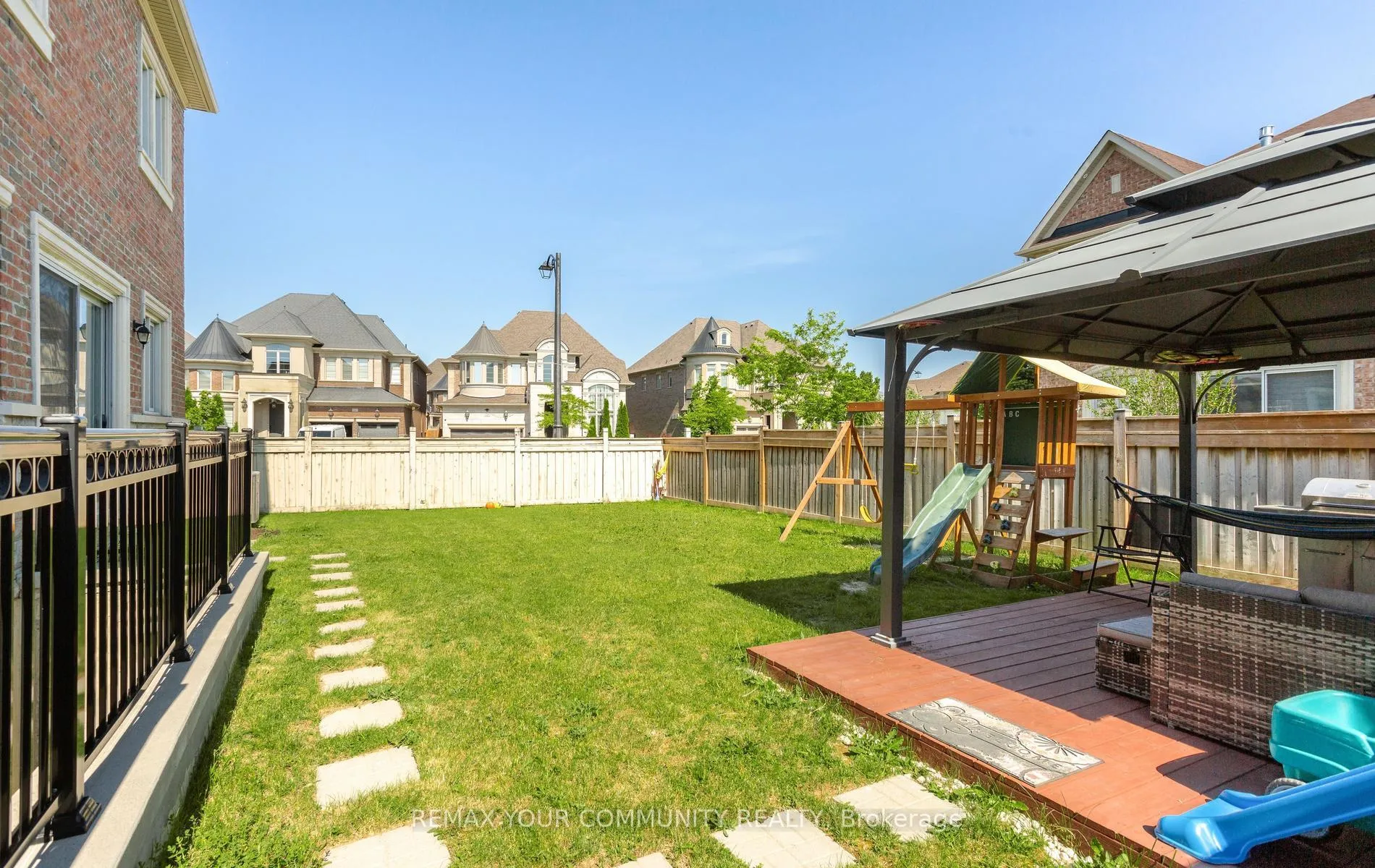 Photo 75 of 86 Torgan Trail, Vaughan, Kleinburg — HOMEH