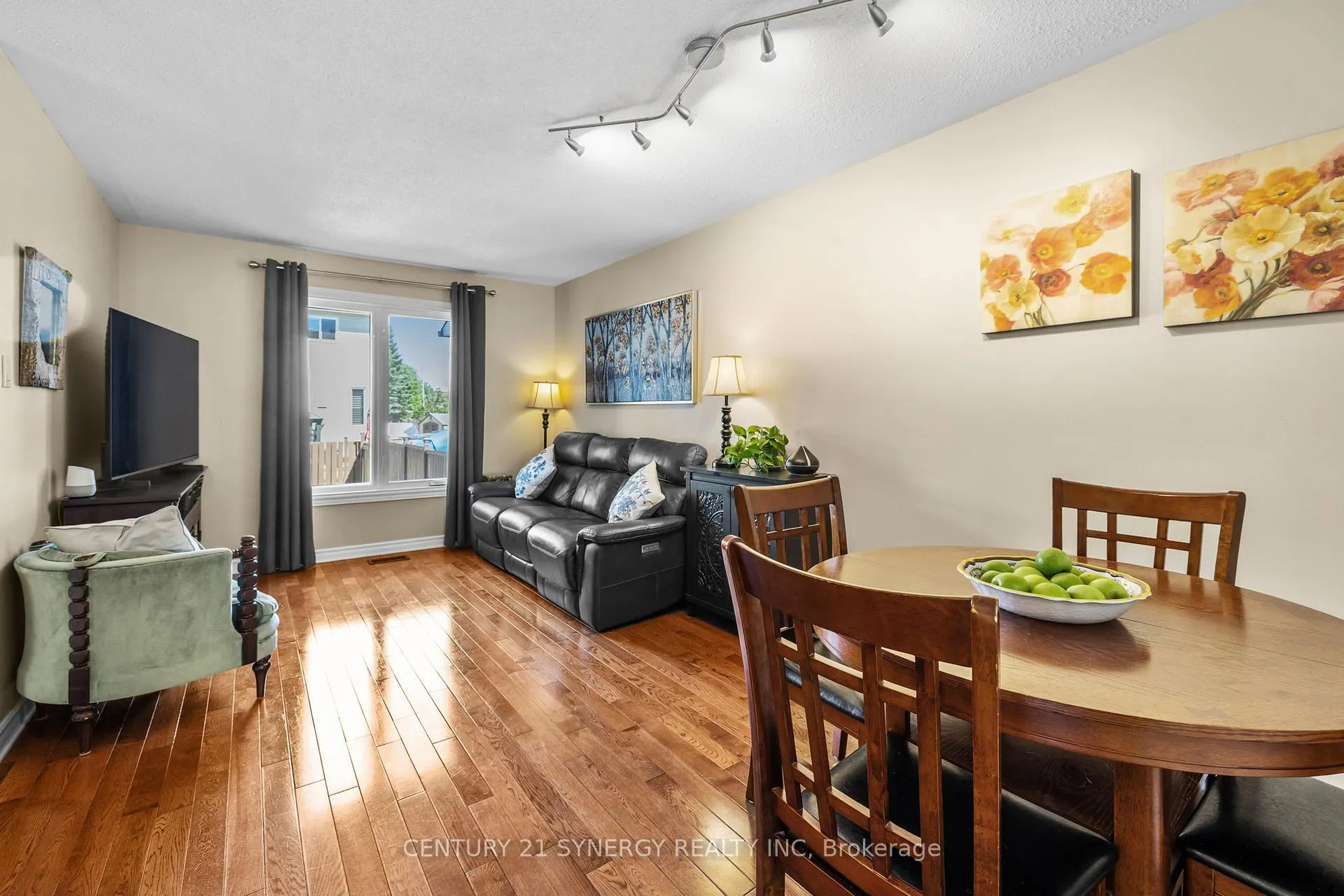 Photo 6 of 1826 Hennessy Crescent, Ottawa, Fallingbrook/Gardenway South — HOMEH